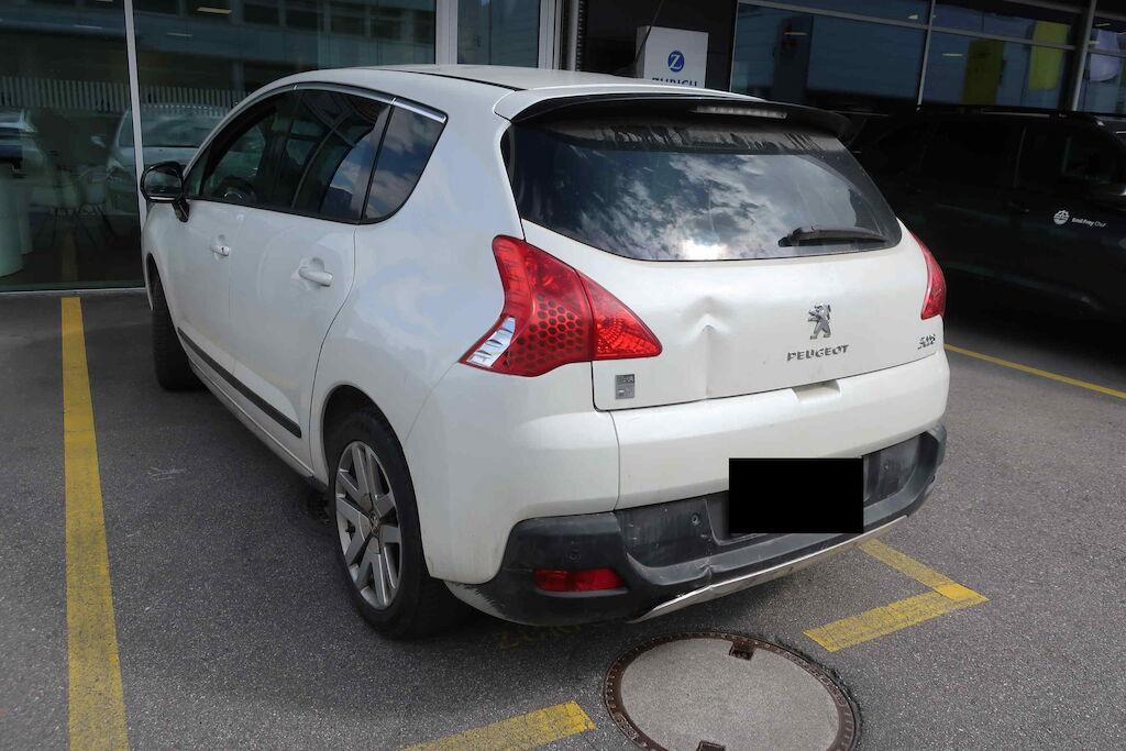 PEUGEOT 3008 2.0 HDI Allure Tiptronic-image-2