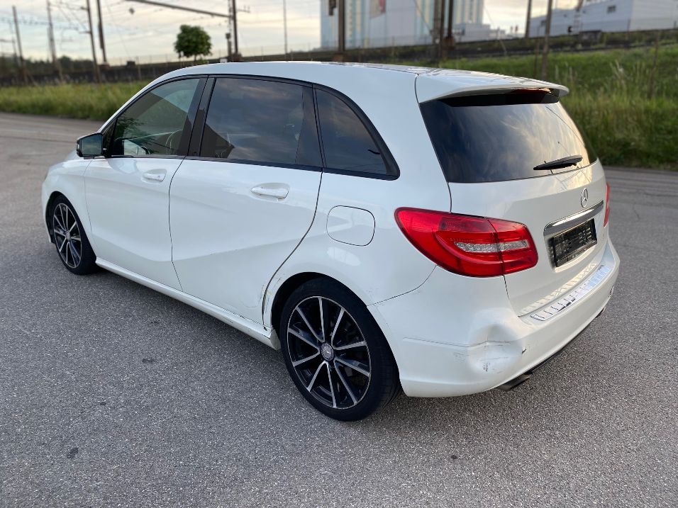 MERCEDES-BENZ B 180-showroom-element-2