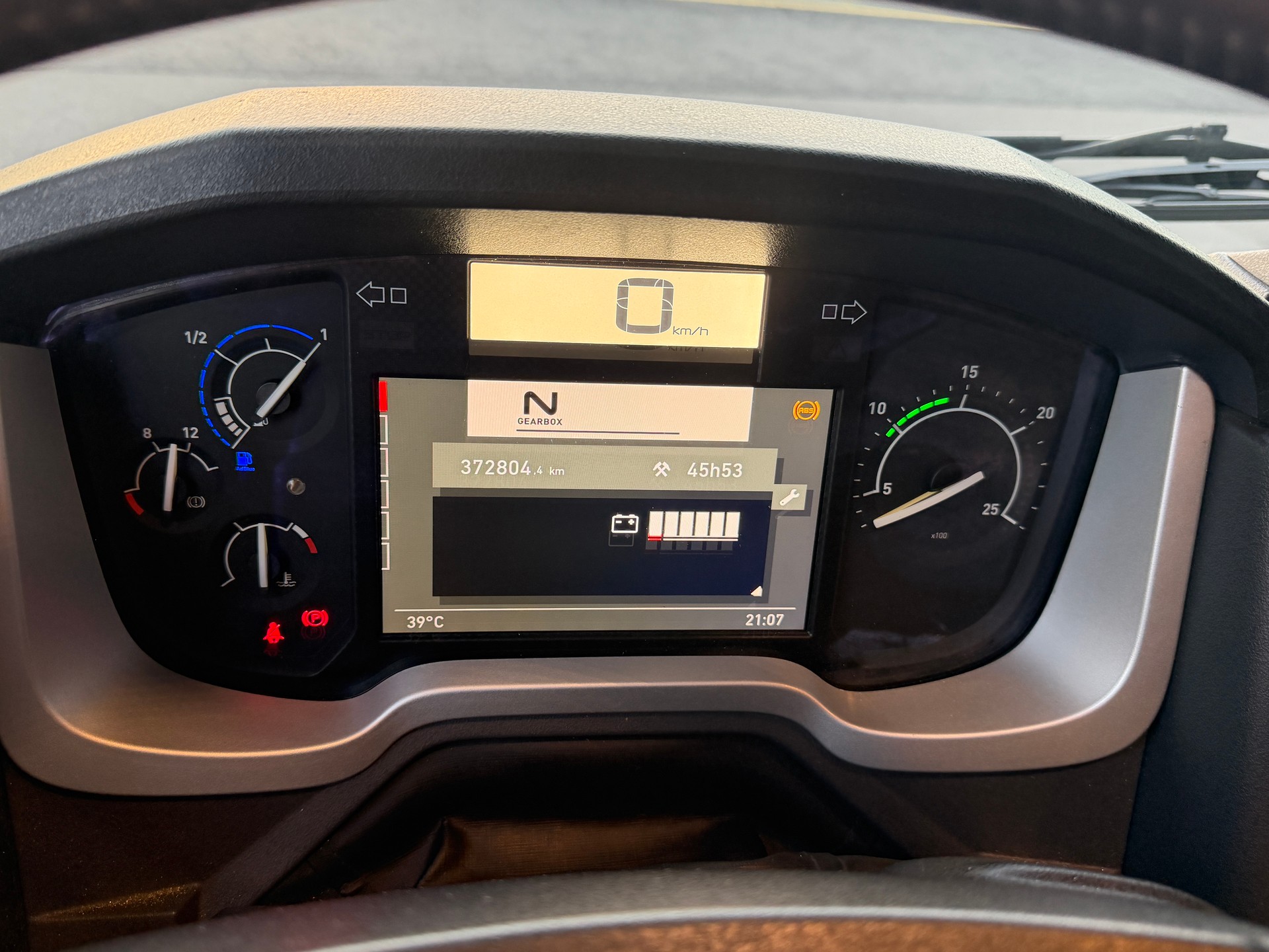 RENAULT TRAFIC-image-14