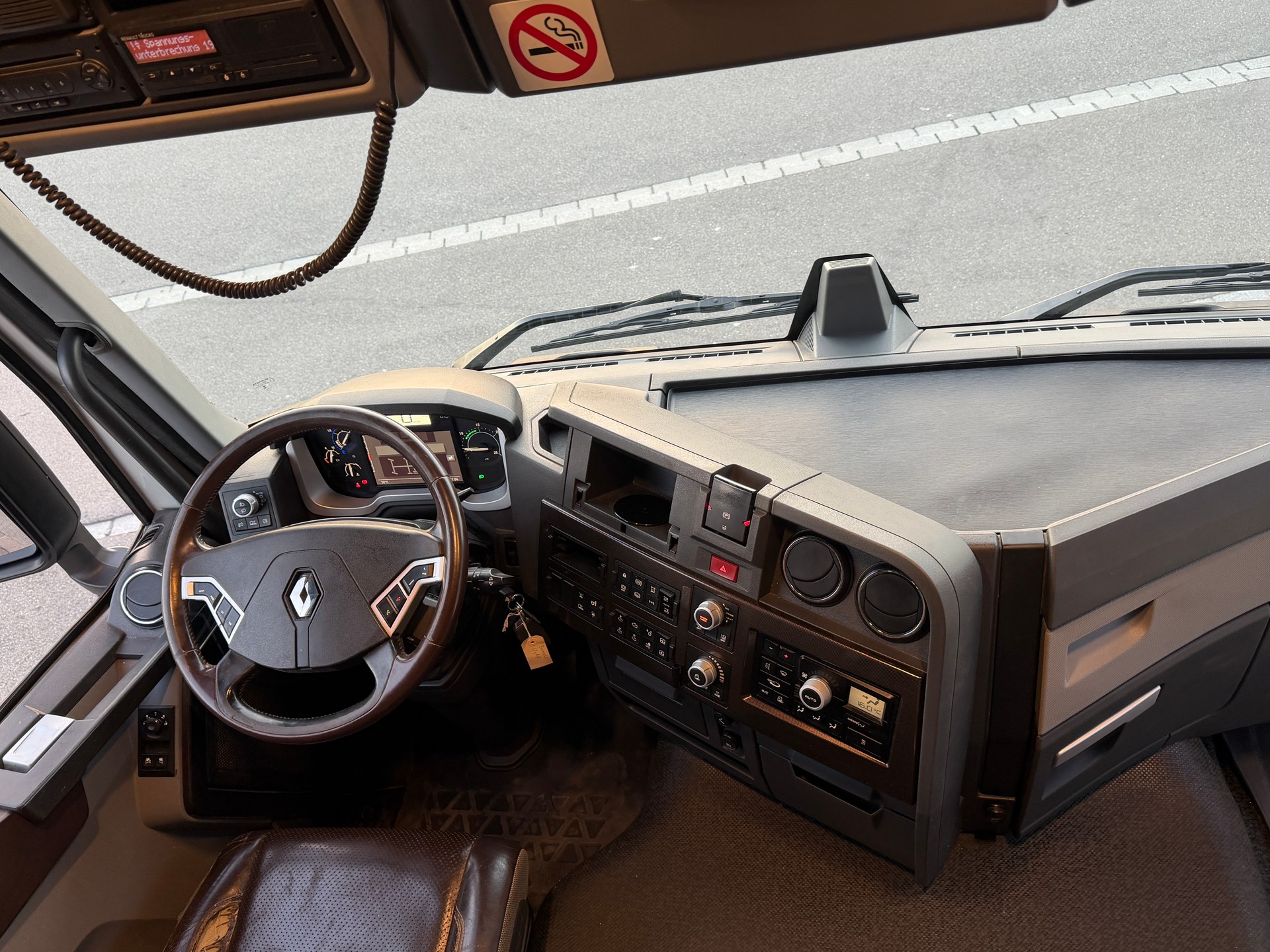RENAULT TRAFIC-image-9