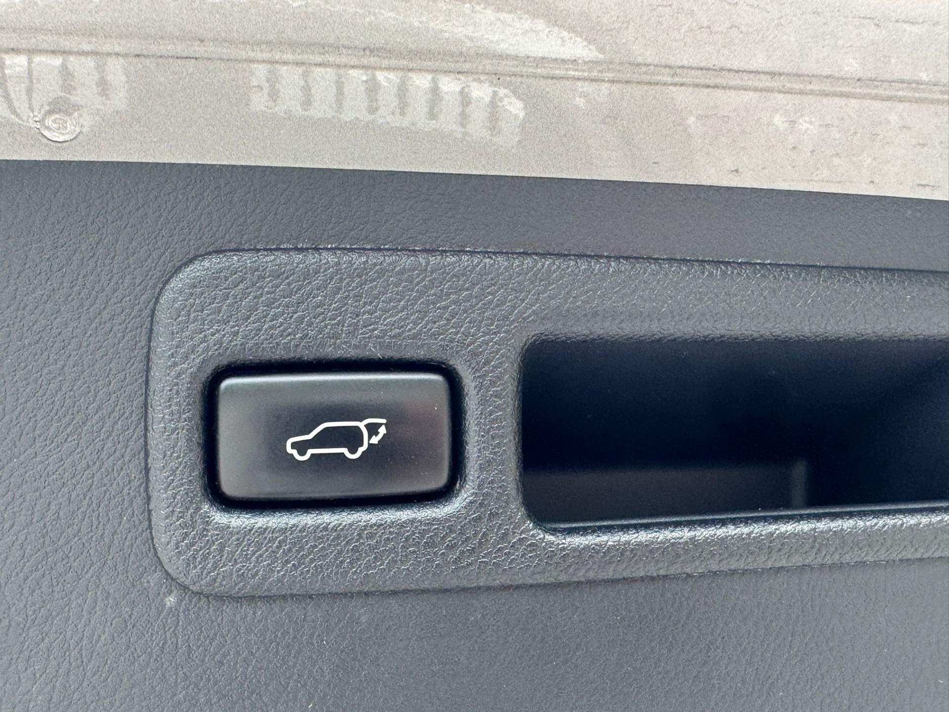 LEXUS NX 300h comfort E-Four Automatic-image-15