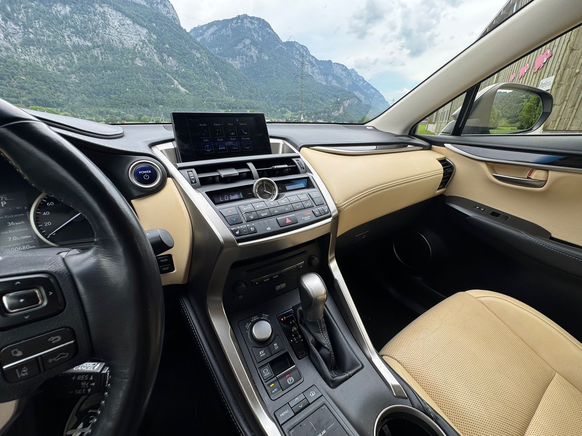 LEXUS NX 300h comfort E-Four Automatic-image-13