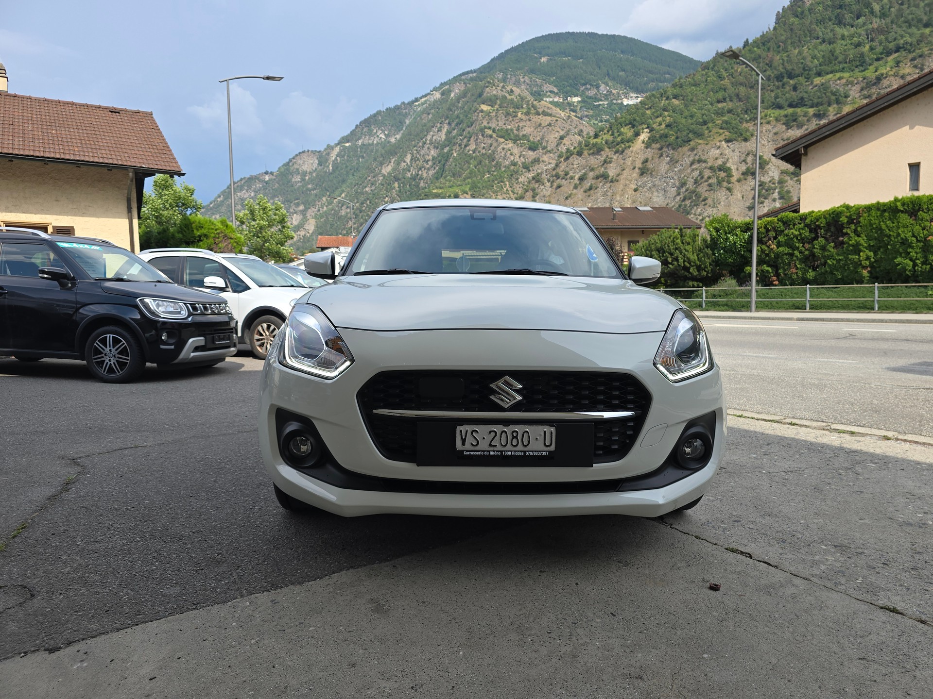 SUZUKI Swift 1.2 Compact + Hybrid CVT-showroom-element-1