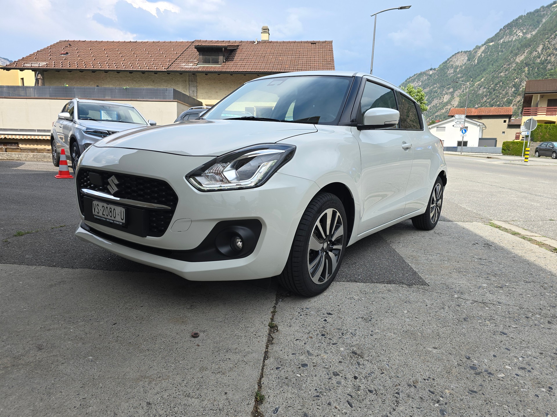 SUZUKI Swift 1.2 Compact + Hybrid CVT