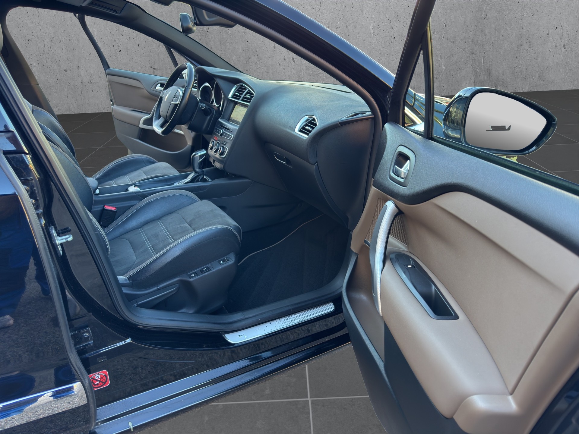 DS AUTOMOBILES DS 4 1.6 THP Sport Chic Automatic-image-11