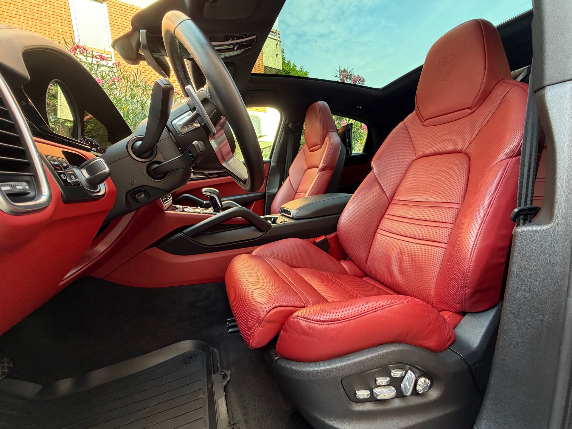 PORSCHE Cayenne Coupé E-Hybrid-image-7