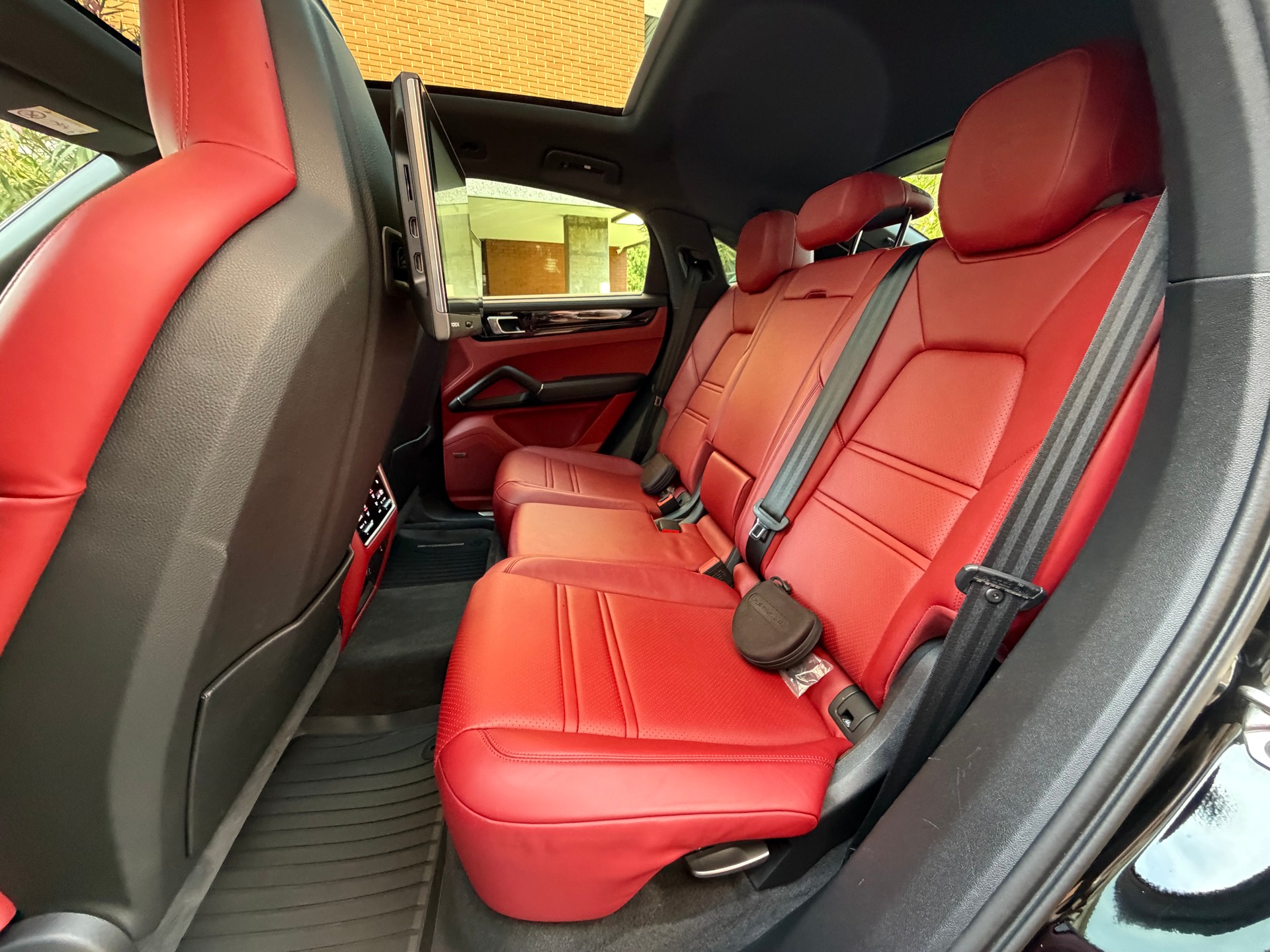 PORSCHE Cayenne Coupé E-Hybrid-image-14