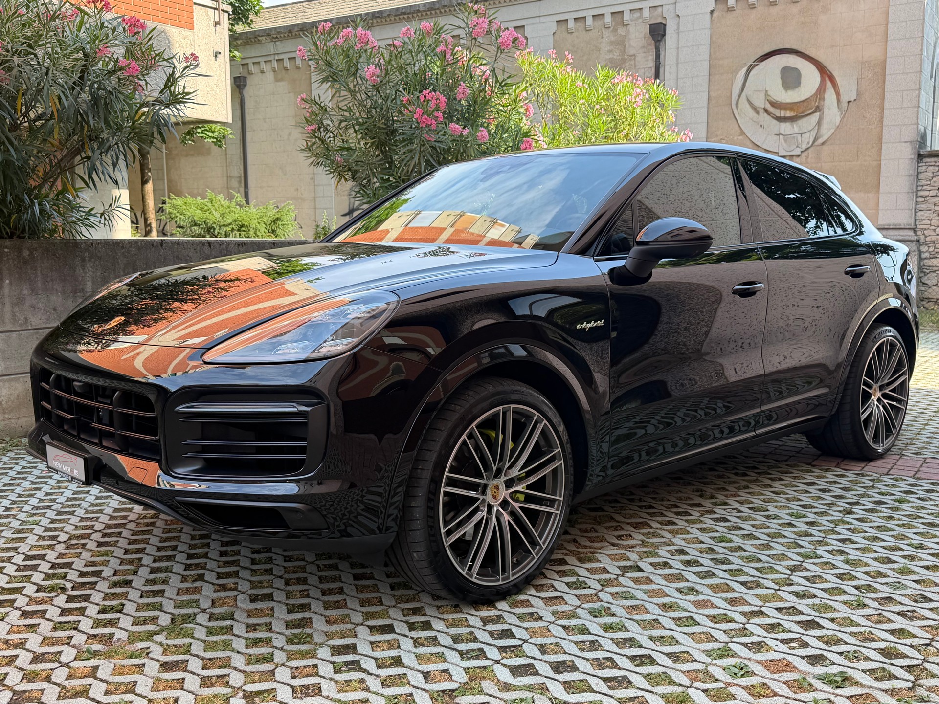 PORSCHE Cayenne Coupé E-Hybrid-image-1
