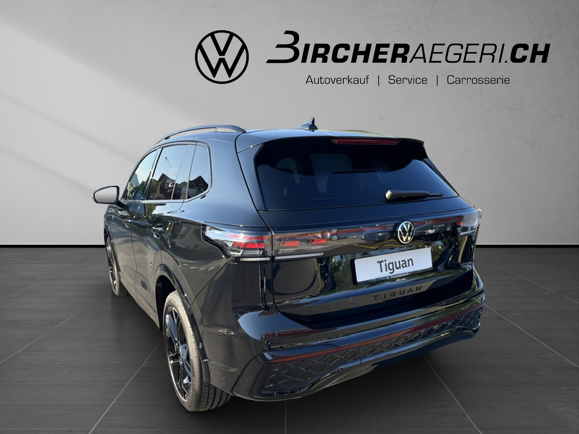 VW Tiguan 2.0 TSI DSG R-Line Plus 4Motion-showroom-element-3