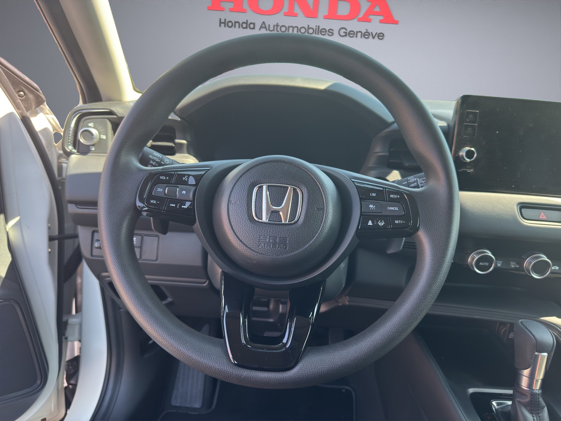 HONDA HR-V 1.5 i-MMD Elegance-image-9