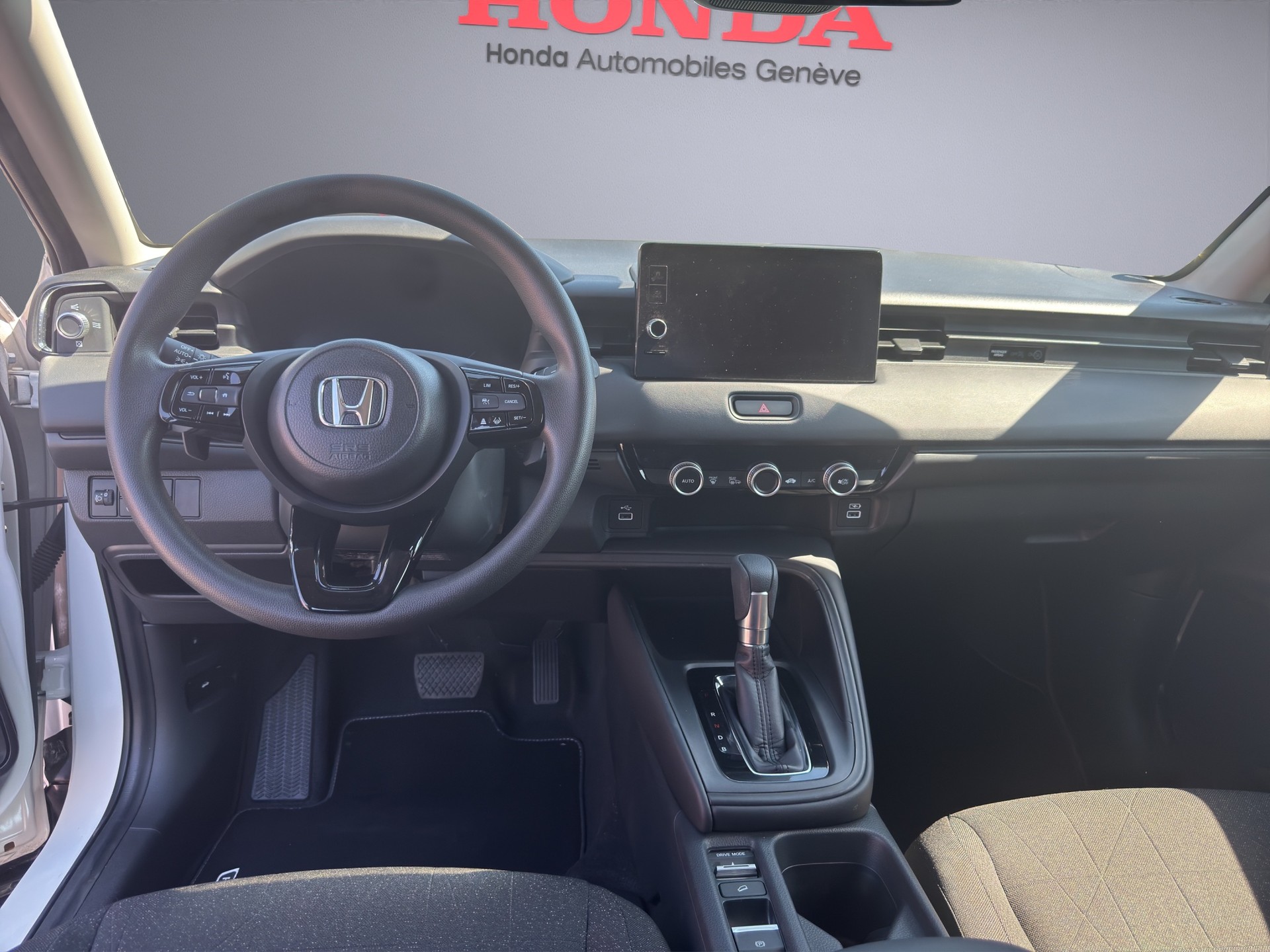 HONDA HR-V 1.5 i-MMD Elegance-image-8