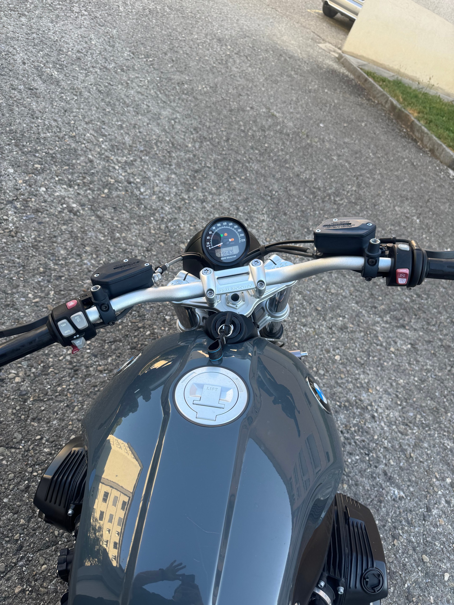 BMW R nineT Pure ABS-image-6