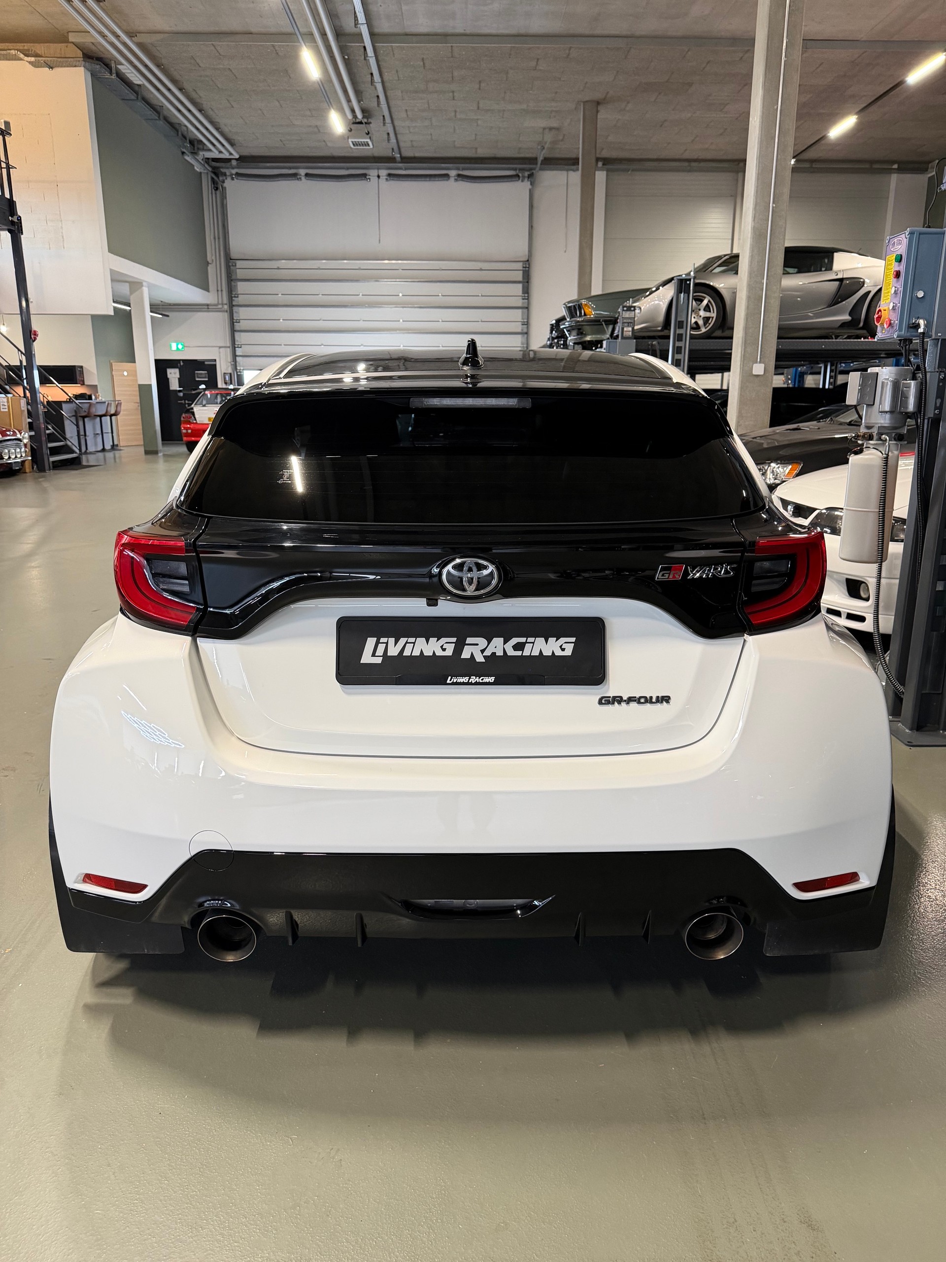 TOYOTA Yaris 1.6 GR Sport *Track pack + upgrade*-image-3