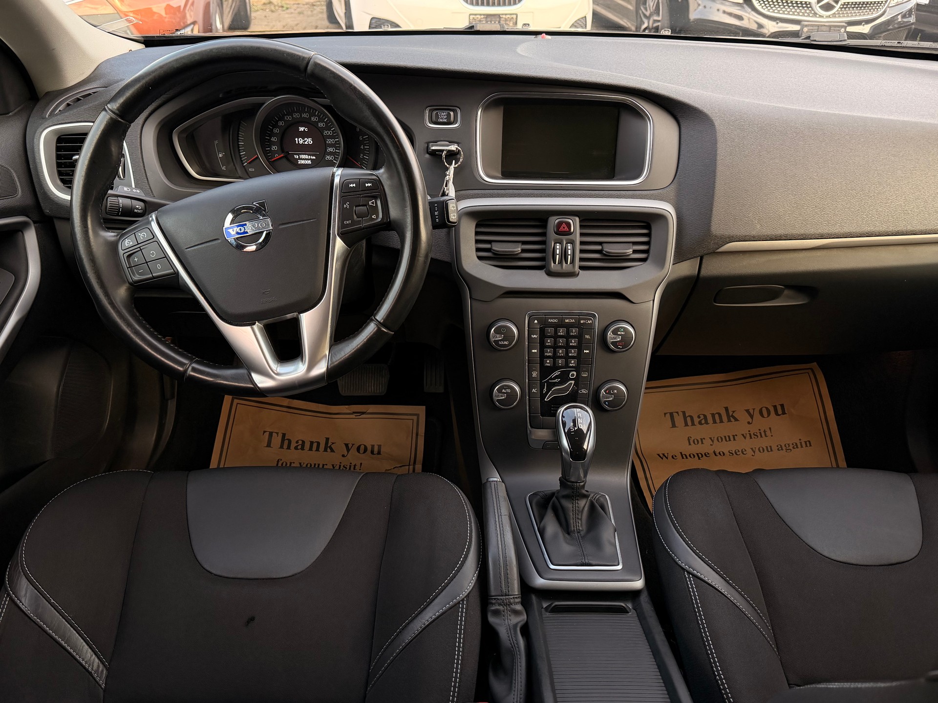 VOLVO V40 T4 Momentum Powershift-image-12