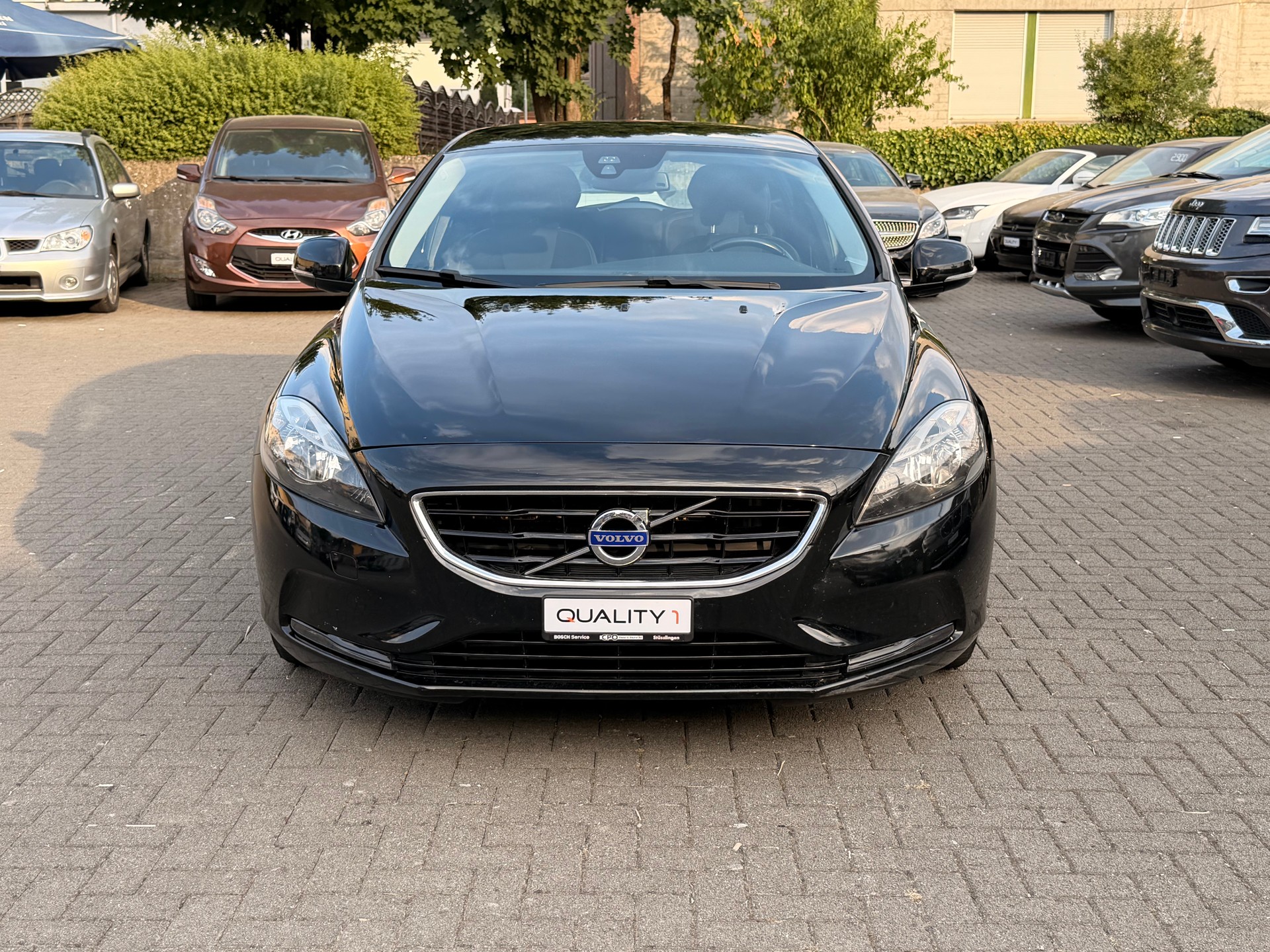 VOLVO V40 T4 Momentum Powershift-showroom-element-3