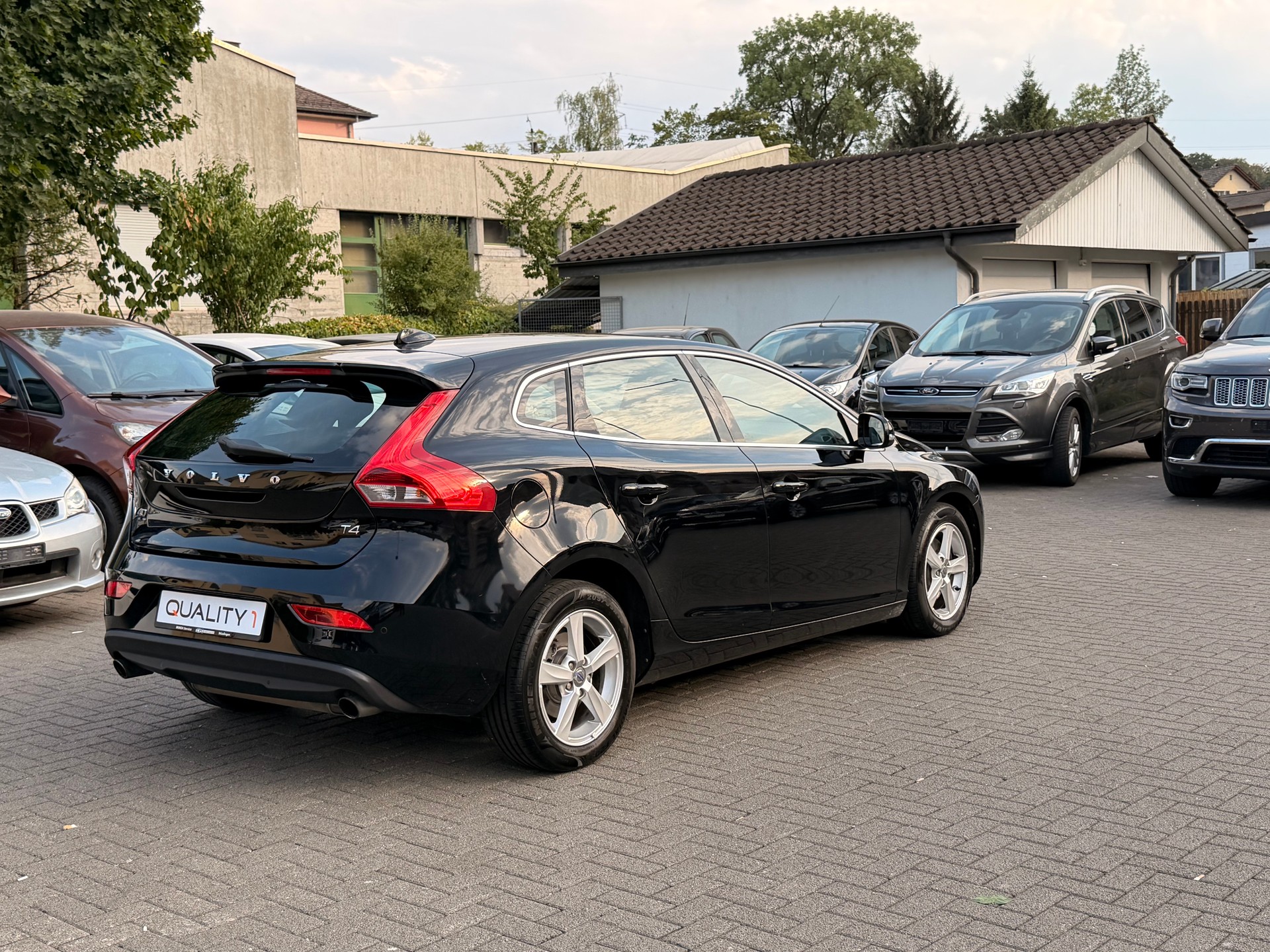 VOLVO V40 T4 Momentum Powershift-image-7