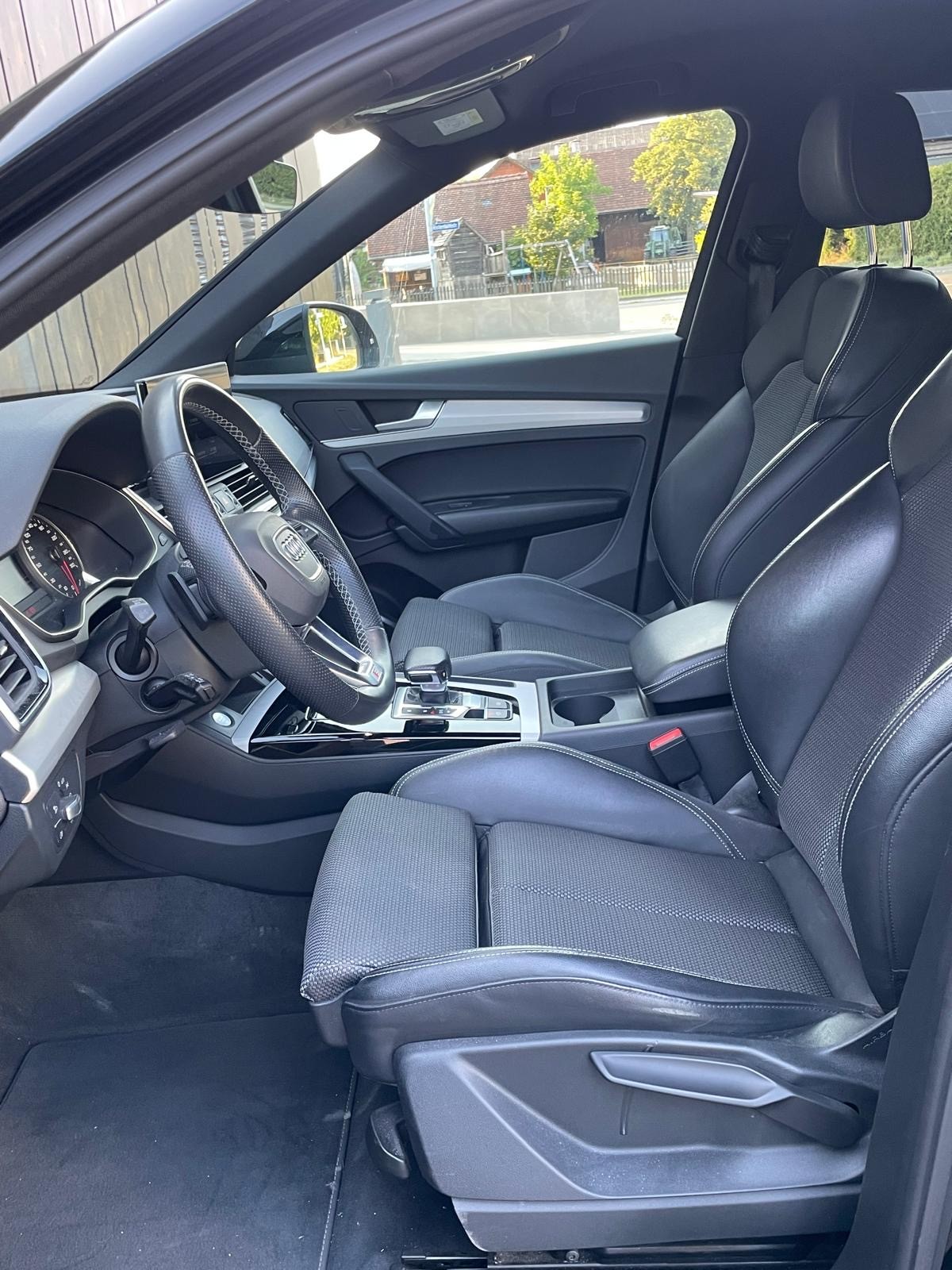 AUDI Q5 Sportback 40 TDI S line quattro S-tronic-image-16