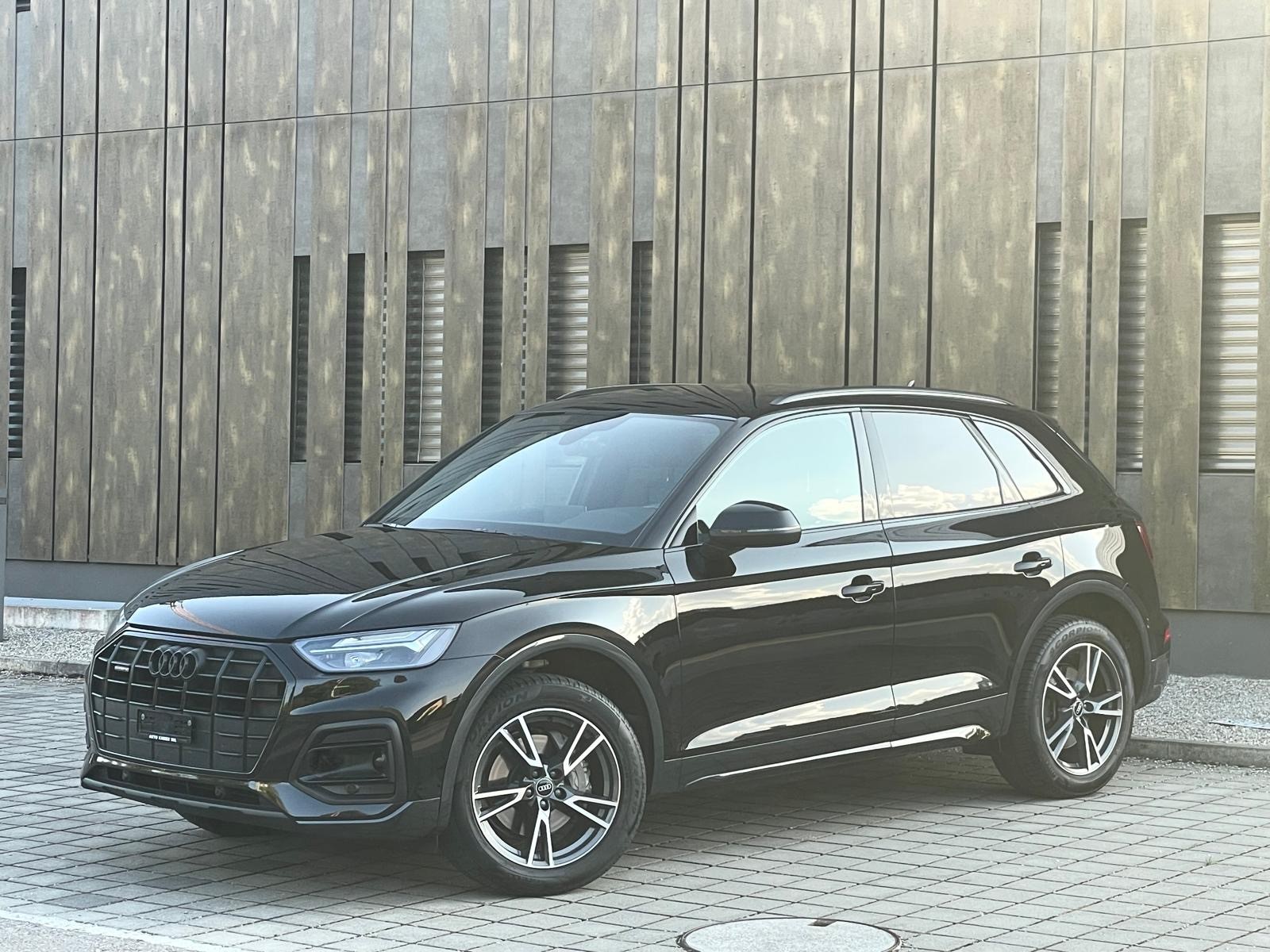 AUDI Q5 Sportback 40 TDI S line quattro S-tronic-showroom-element-2
