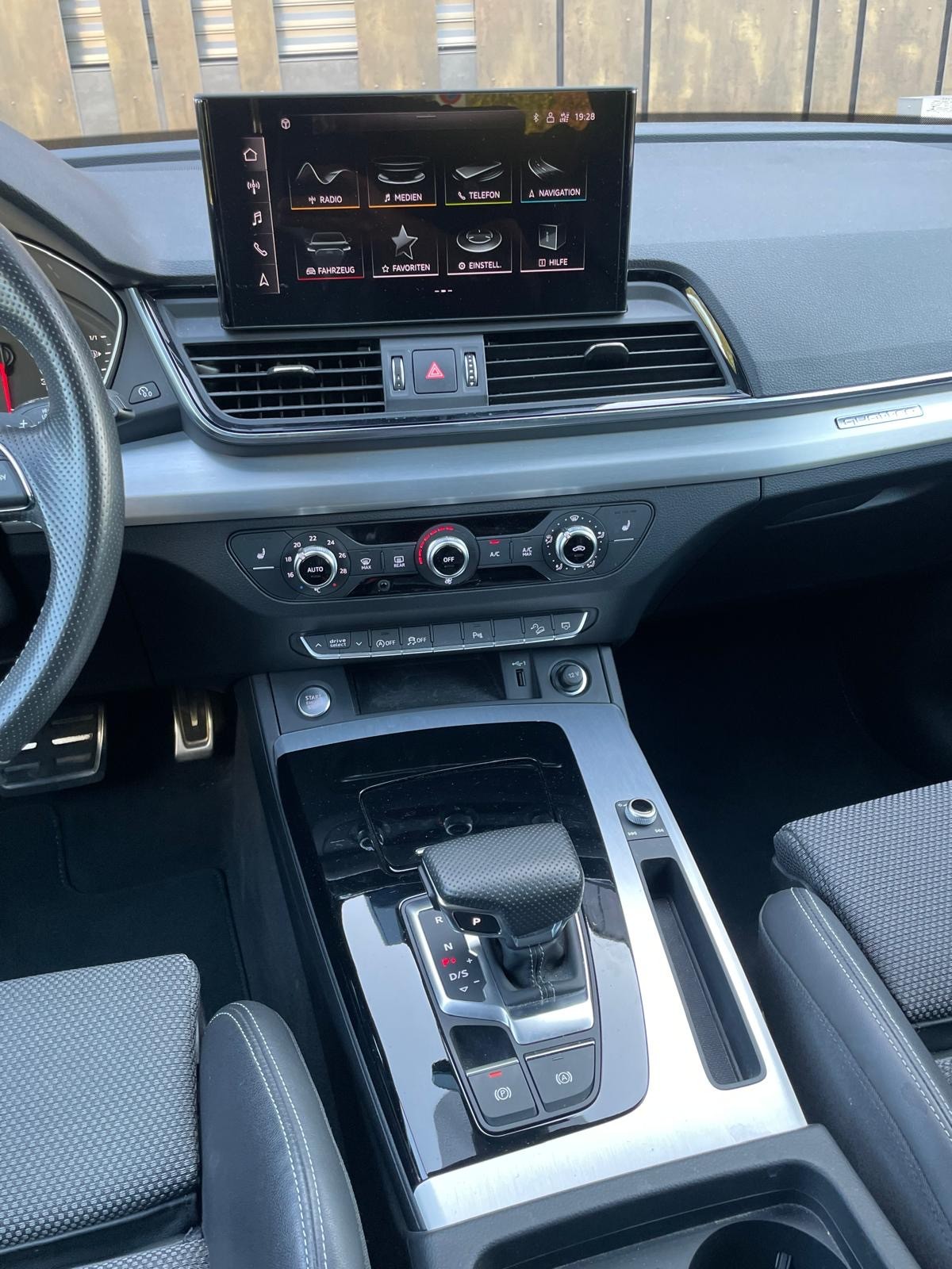 AUDI Q5 Sportback 40 TDI S line quattro S-tronic-image-14