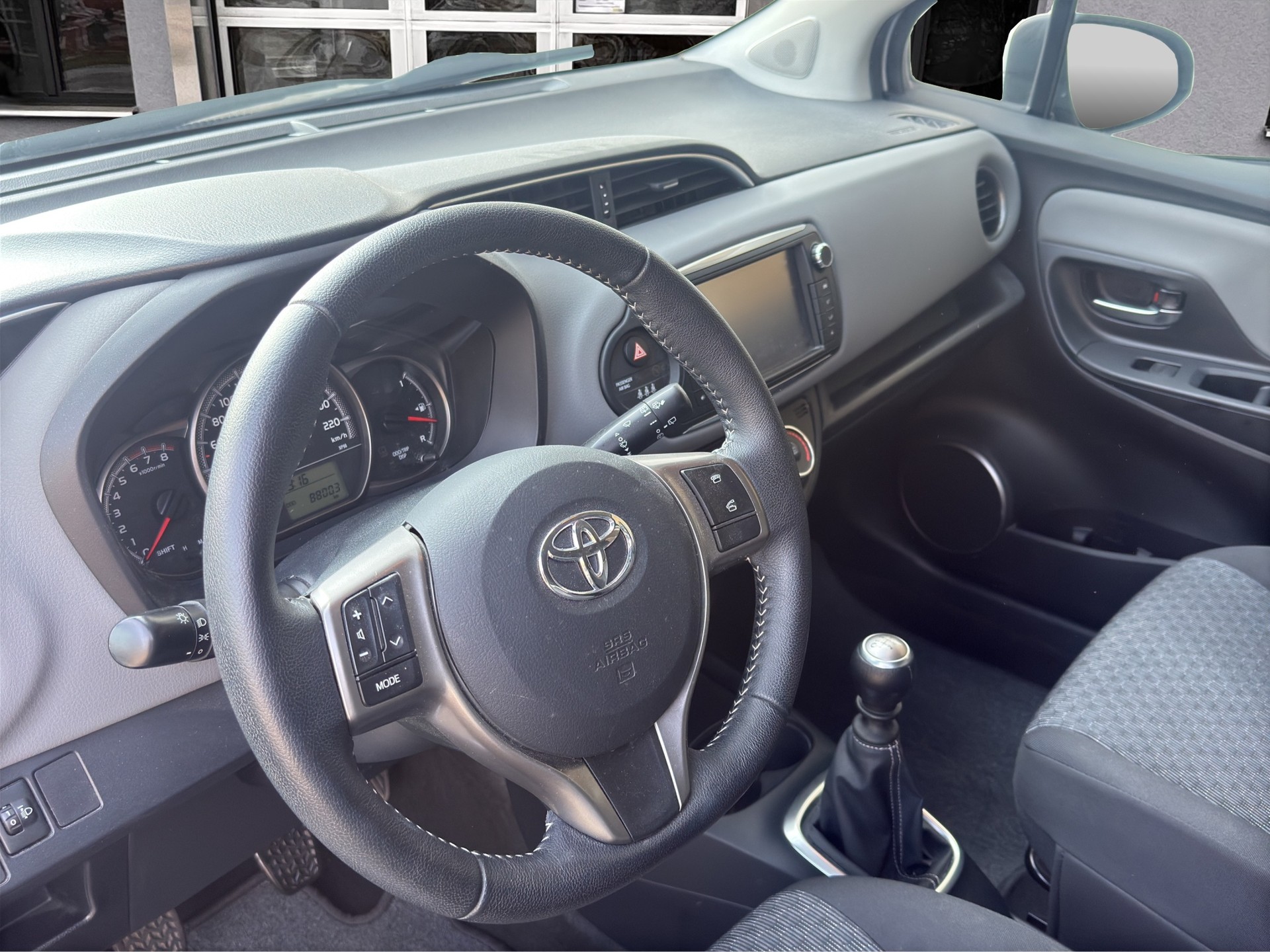 TOYOTA Yaris 1.33 Trend-image-9