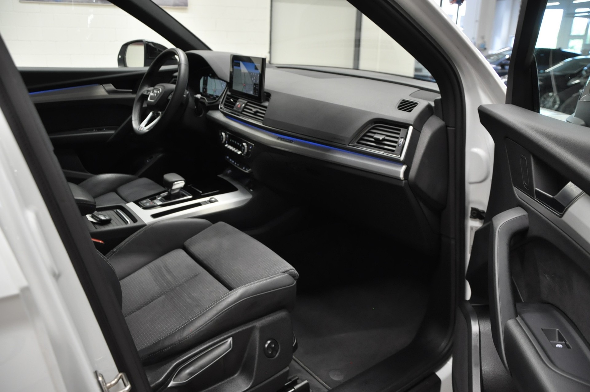 AUDI Q5 Sportback 40 TDI Blackedition quattro S-tronic-image-13