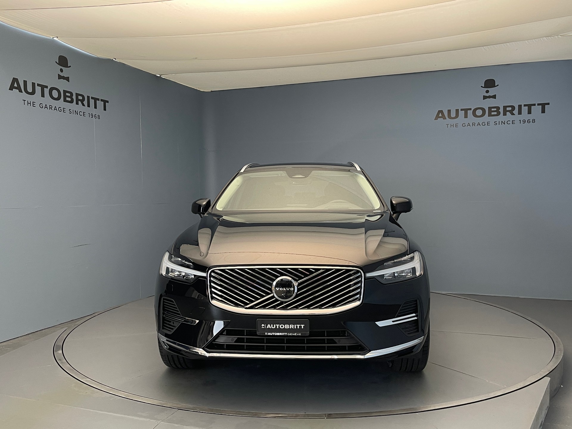 VOLVO XC60 2.0 T6 TE Ultra Bright eAWD-showroom-element-1
