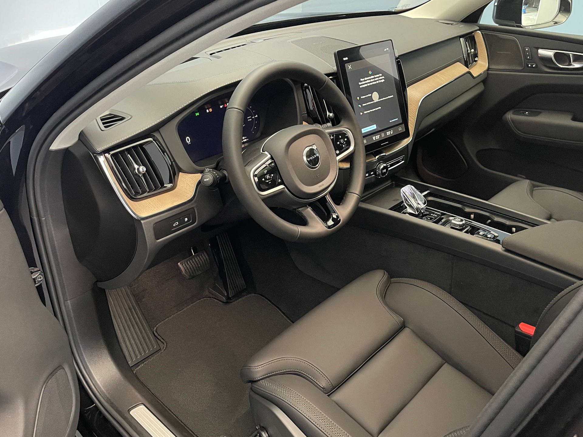 VOLVO XC60 2.0 T6 TE Ultra Bright eAWD-image-10