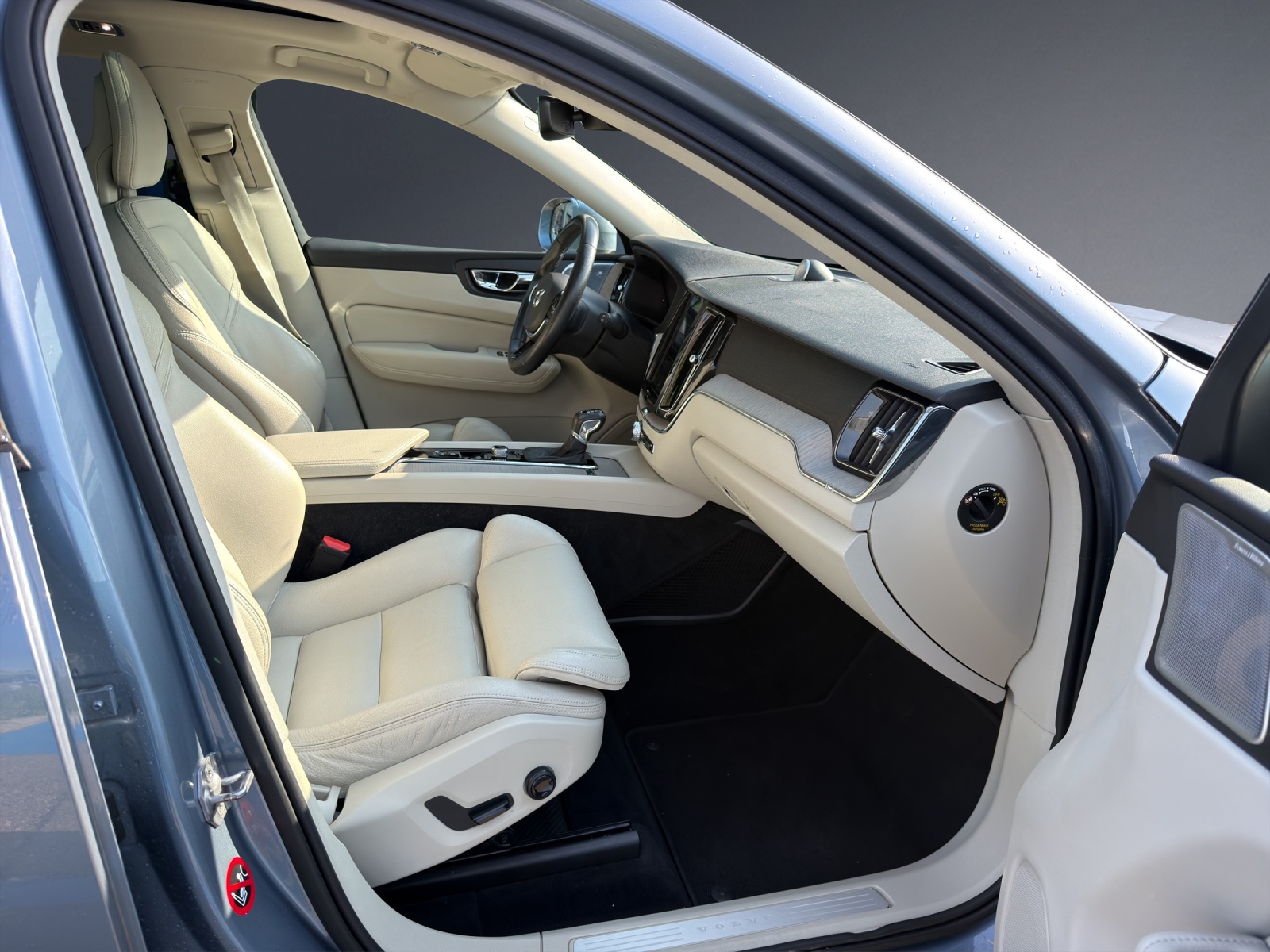 VOLVO XC60 D5 AWD Inscription Geartronic-image-6