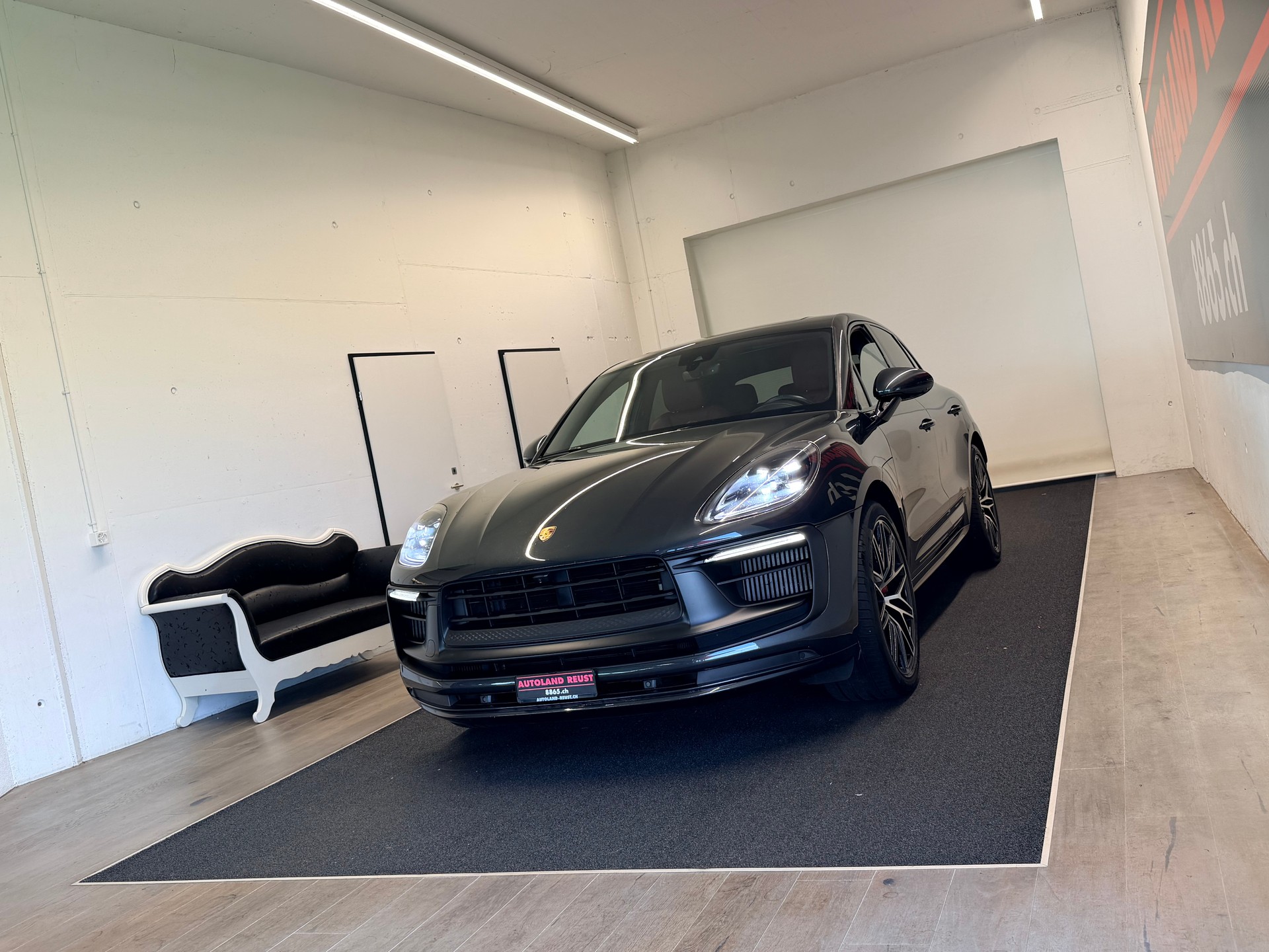 PORSCHE Macan GTS PDK-showroom-element-2
