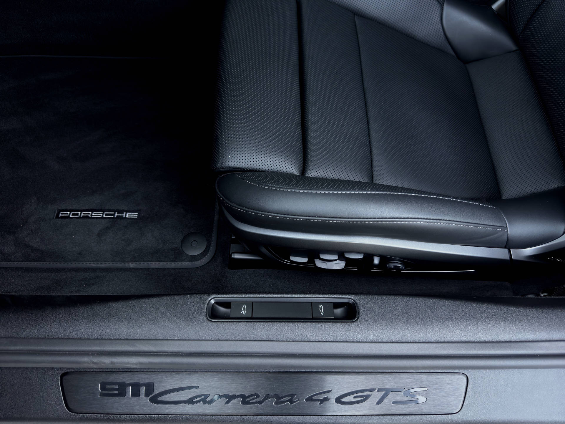 PORSCHE 911 Carrera 4 GTS Cabriolet PDK-image-7