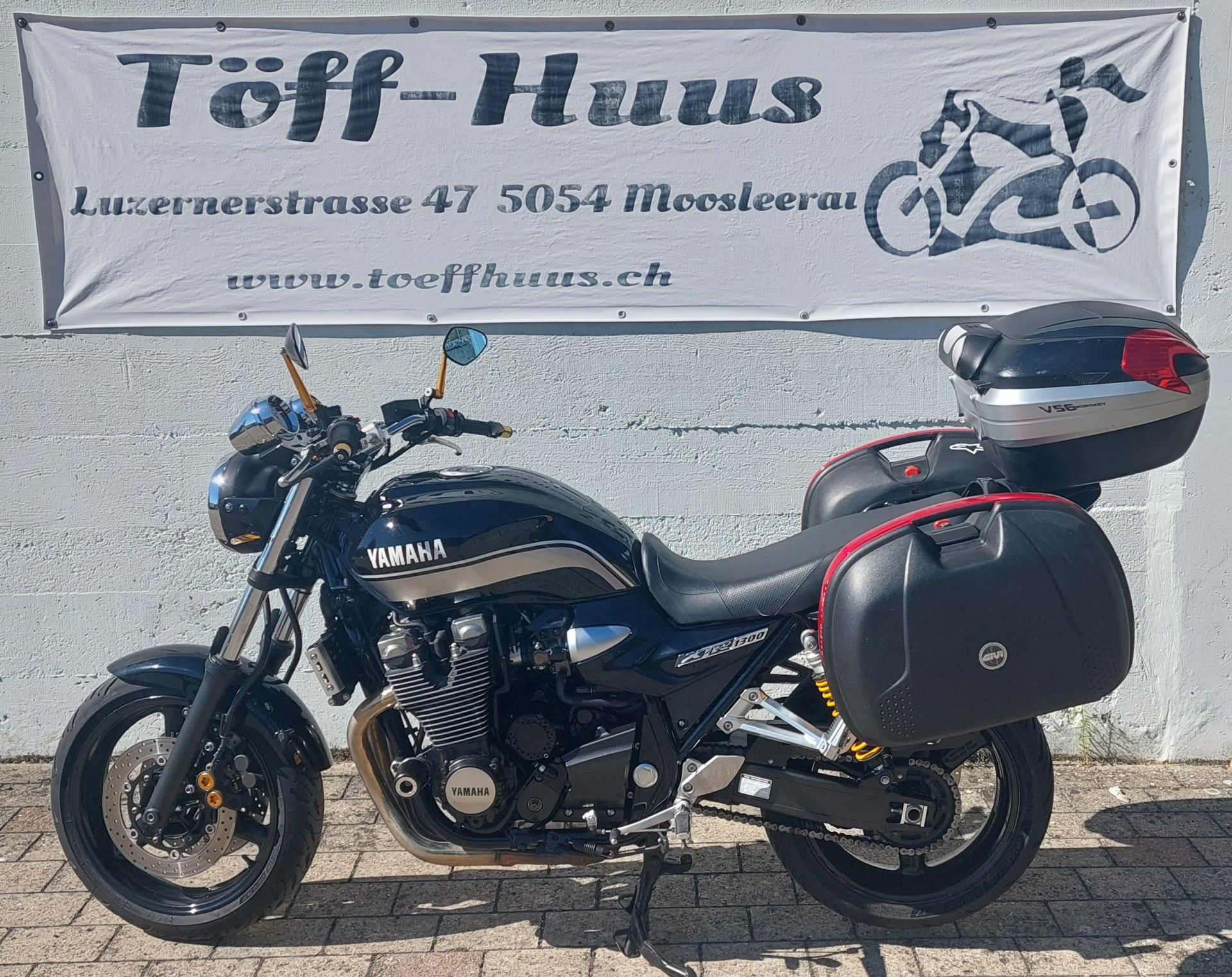 YAMAHA XJR 1300-showroom-element-2