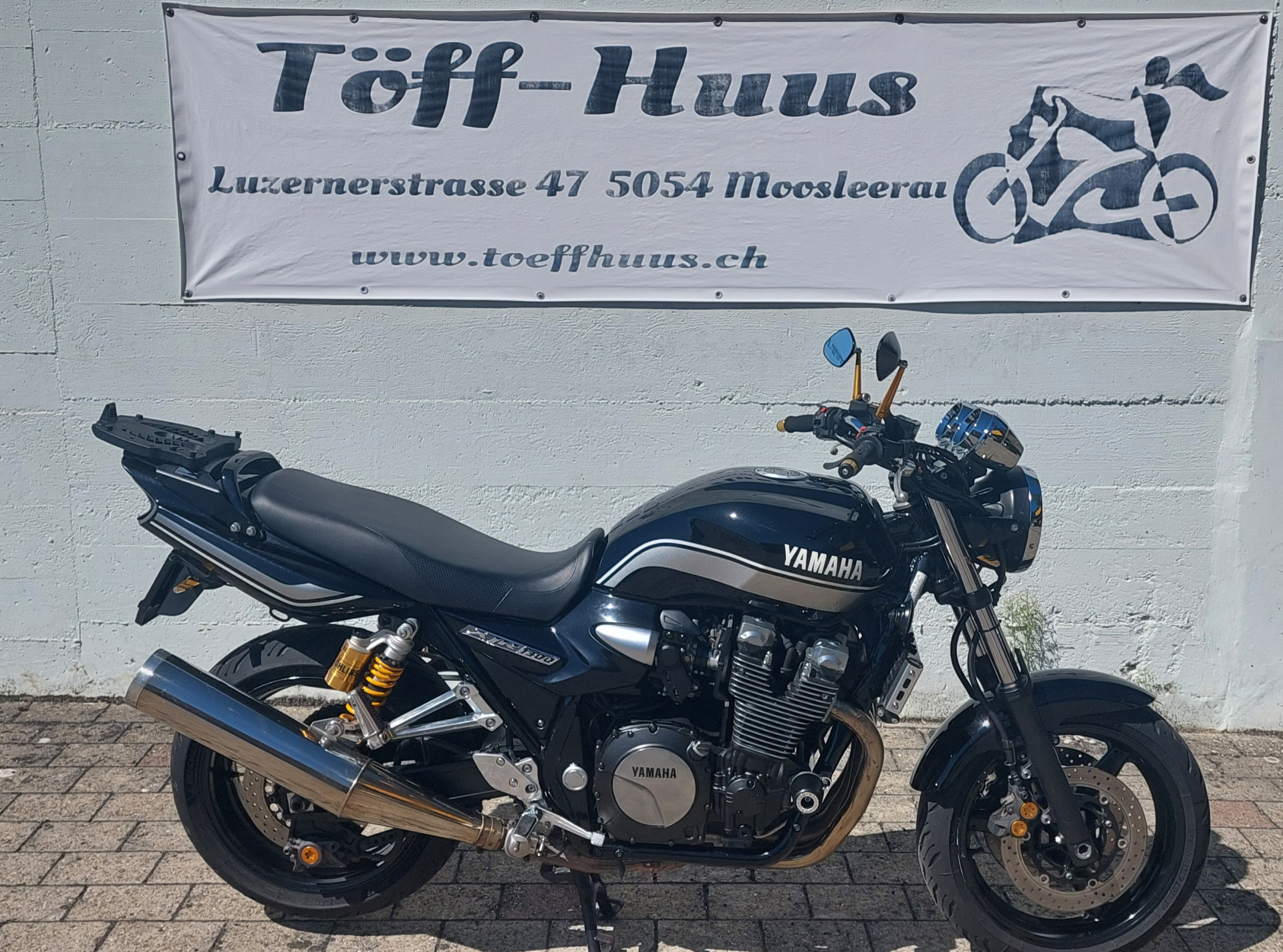 YAMAHA XJR 1300-showroom-element-1