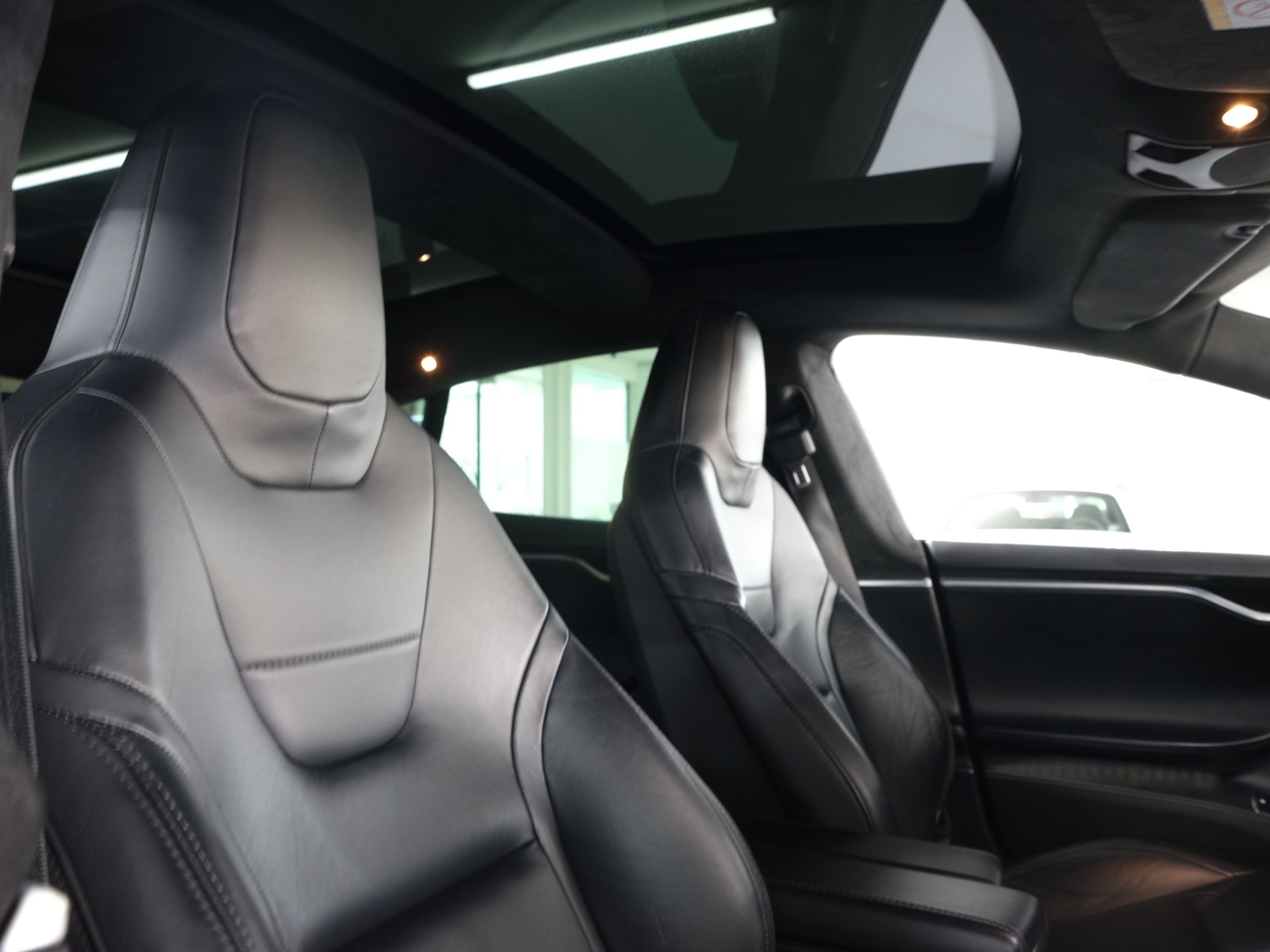 TESLA Model S 85 D Performance *BBS Felgen* *Head Up Display*-image-32