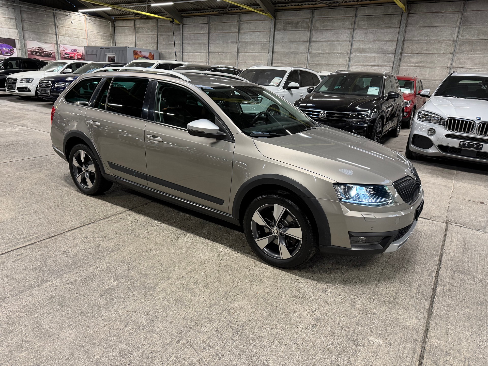 SKODA Octavia Combi 1.8 TSI Scout 4x4 DSG-showroom-element-1