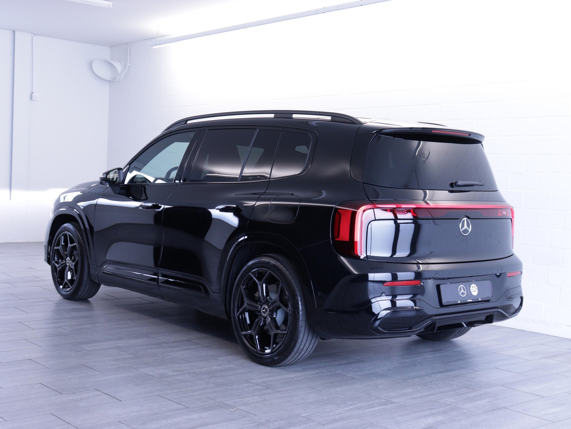 MERCEDES-BENZ GLB 220 4matic-showroom-element-3