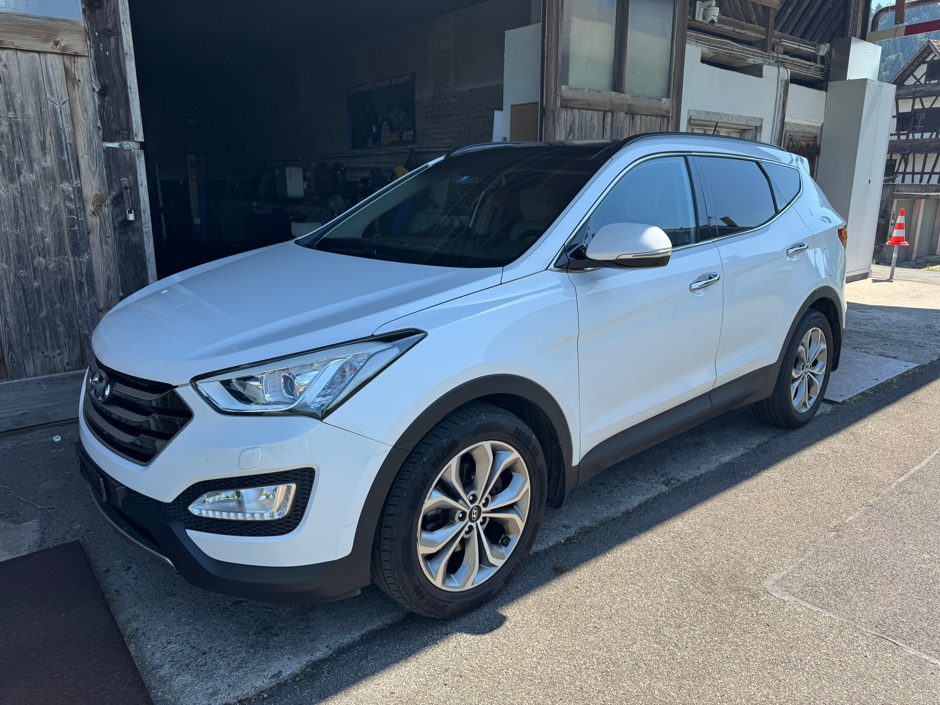 HYUNDAI Santa Fe 2.2 CRDI Premium 4WD Automatic-showroom-element-3