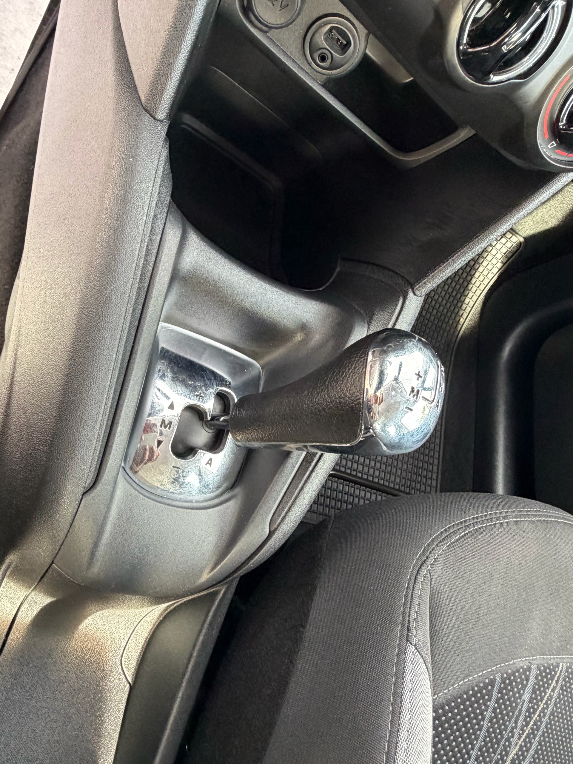 PEUGEOT 208 1.2 e-VTI Active EGS5-image-14