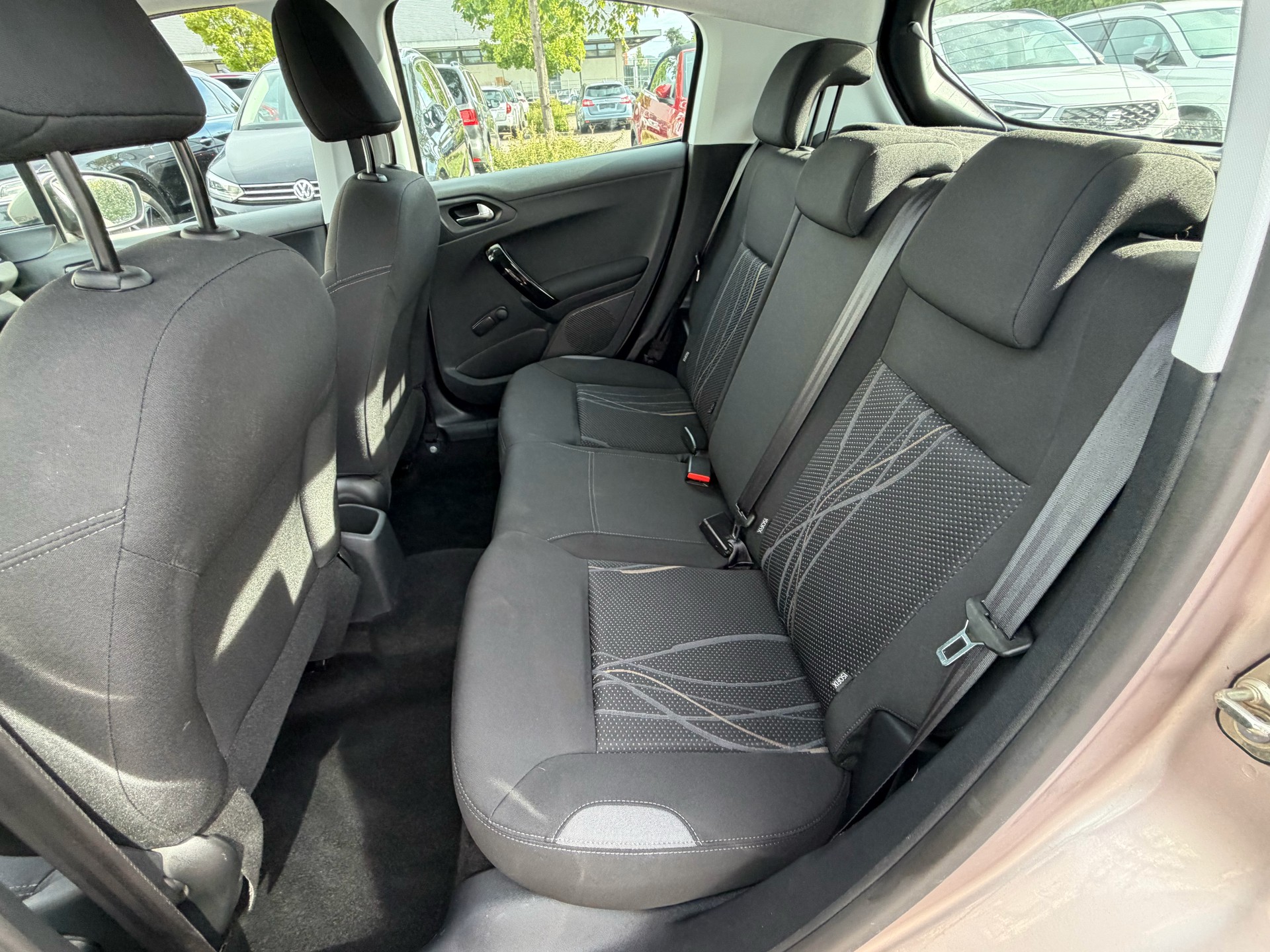 PEUGEOT 208 1.2 e-VTI Active EGS5-image-9