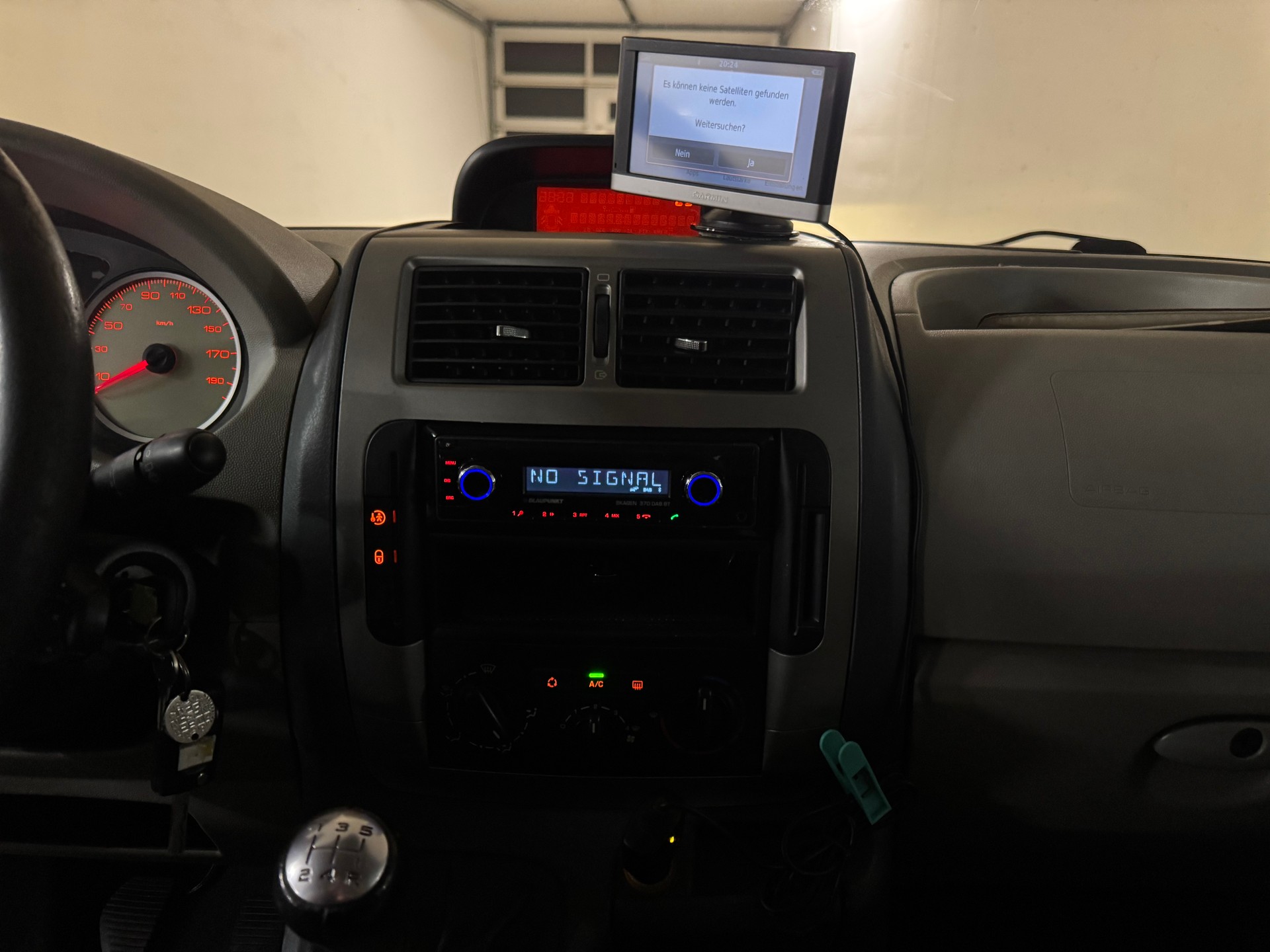 PEUGEOT Expert Tepee 1.6 HDi Confort L1-image-12