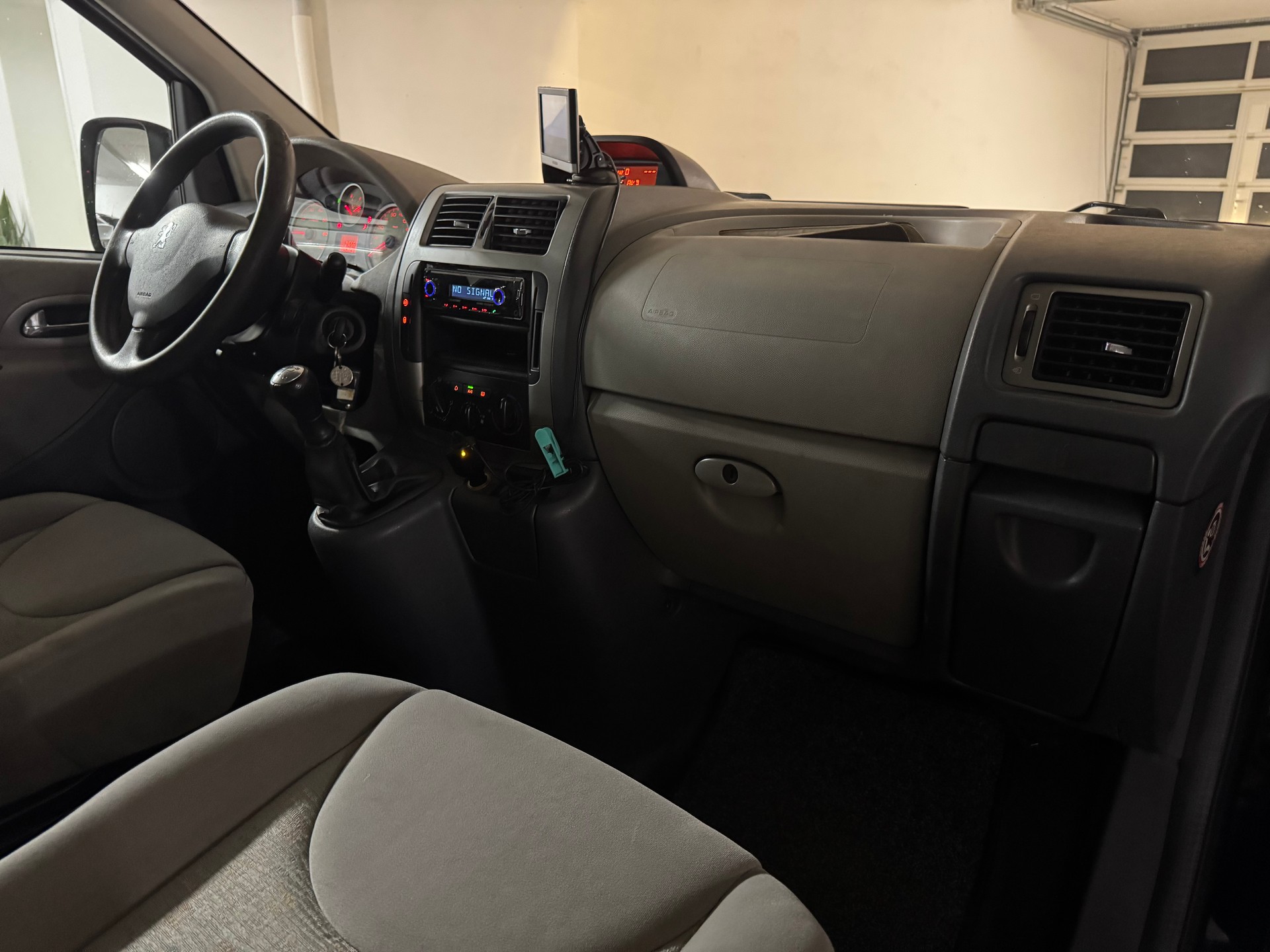 PEUGEOT Expert Tepee 1.6 HDi Confort L1-image-11