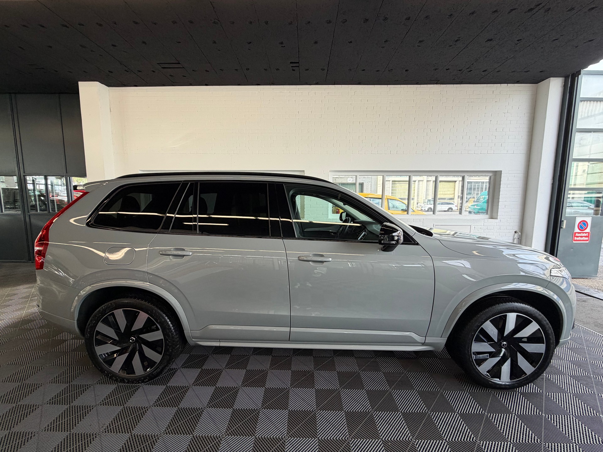 VOLVO XC90 T8 eAWD PluginHybrid Plus Dark Geartronic-showroom-element-1