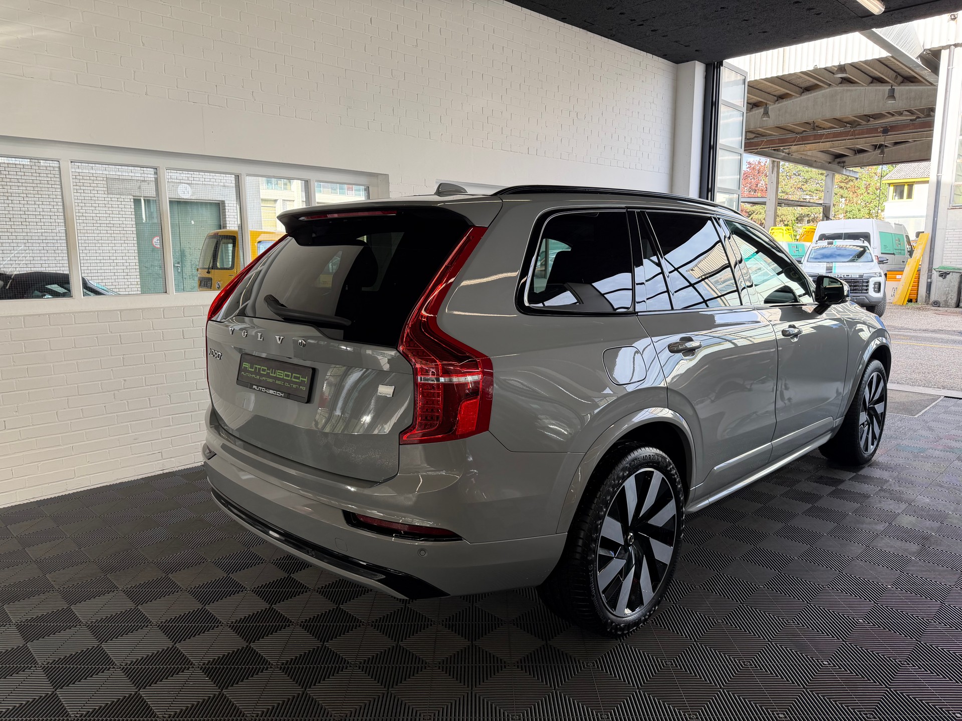 VOLVO XC90 T8 eAWD PluginHybrid Plus Dark Geartronic-showroom-element-2