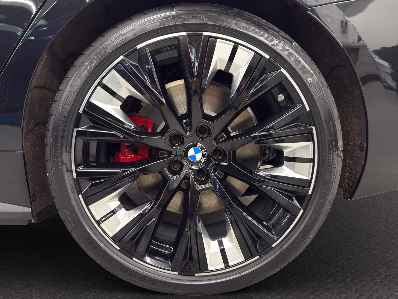 BMW i4 xDrive 40 Edition M Sport-image-9