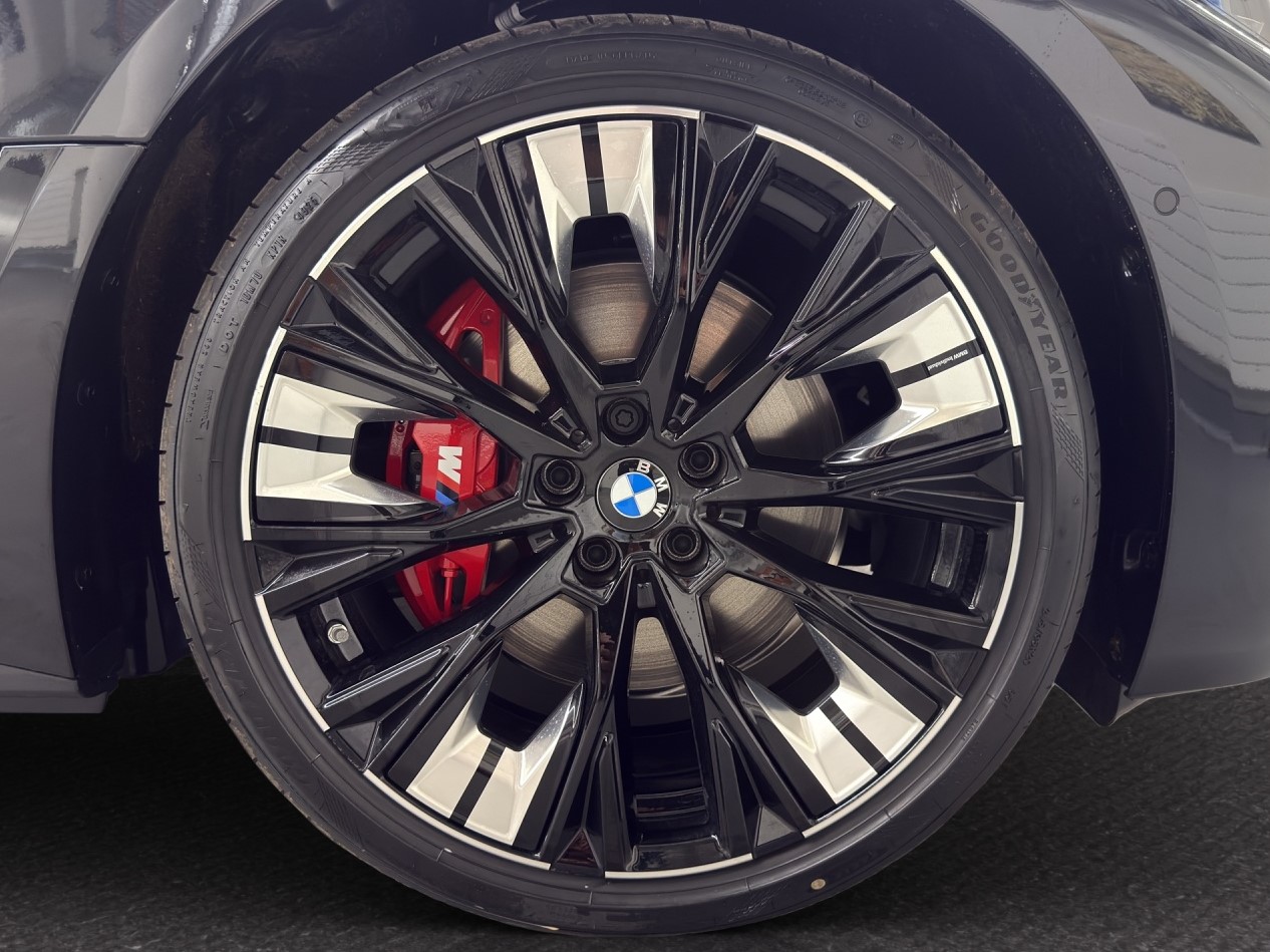 BMW i4 xDrive 40 Edition M Sport-image-11