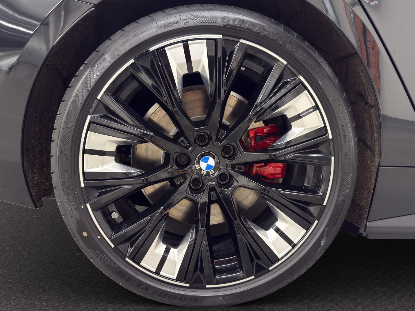 BMW i4 xDrive 40 Edition M Sport-image-10