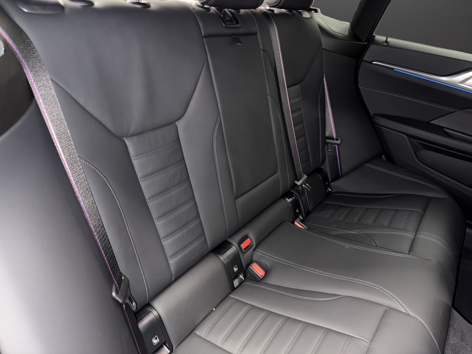 BMW i4 xDrive 40 Edition M Sport-image-18
