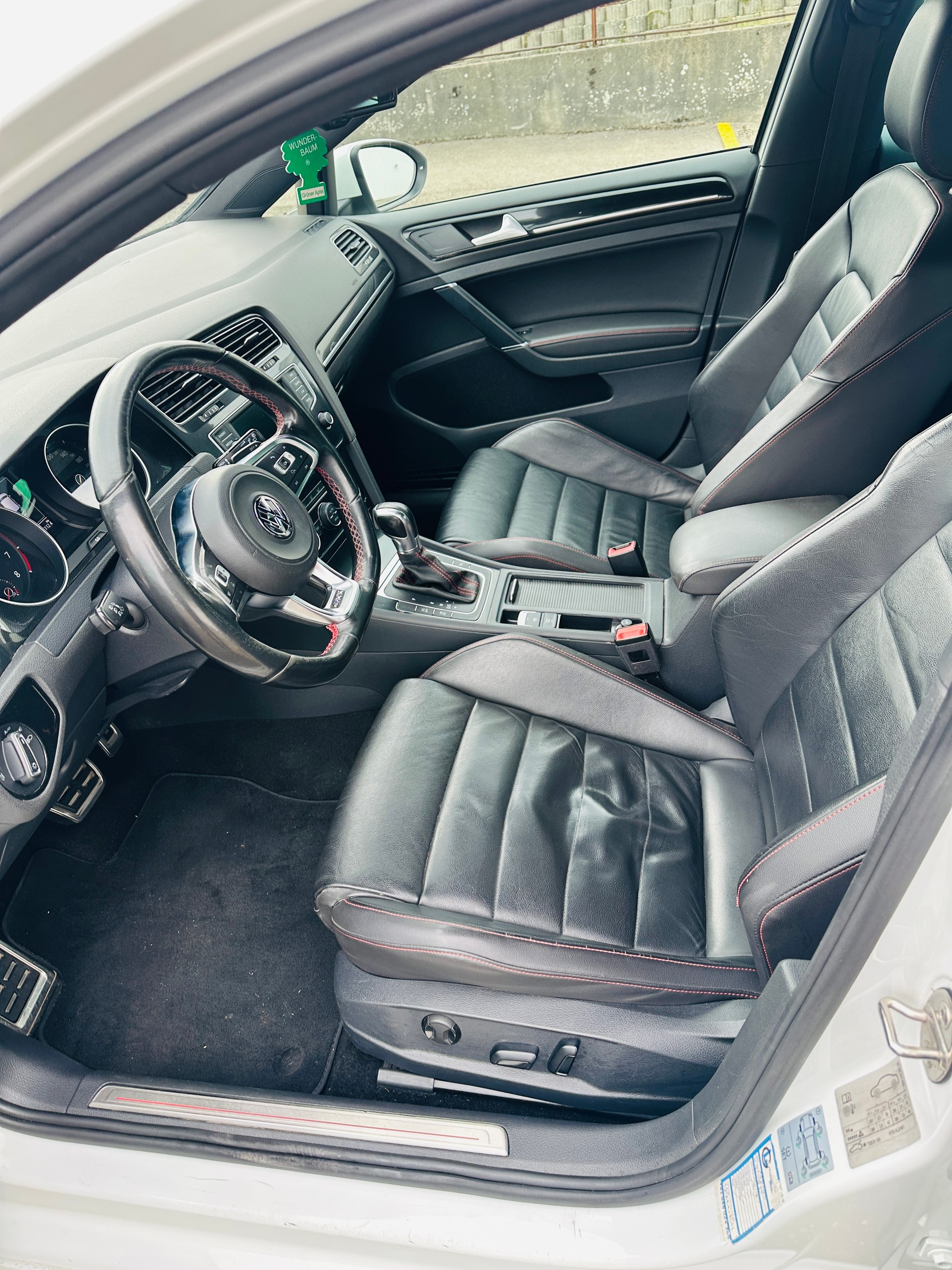 VW Golf 2.0 TSI GTI Performance DSG-image-12