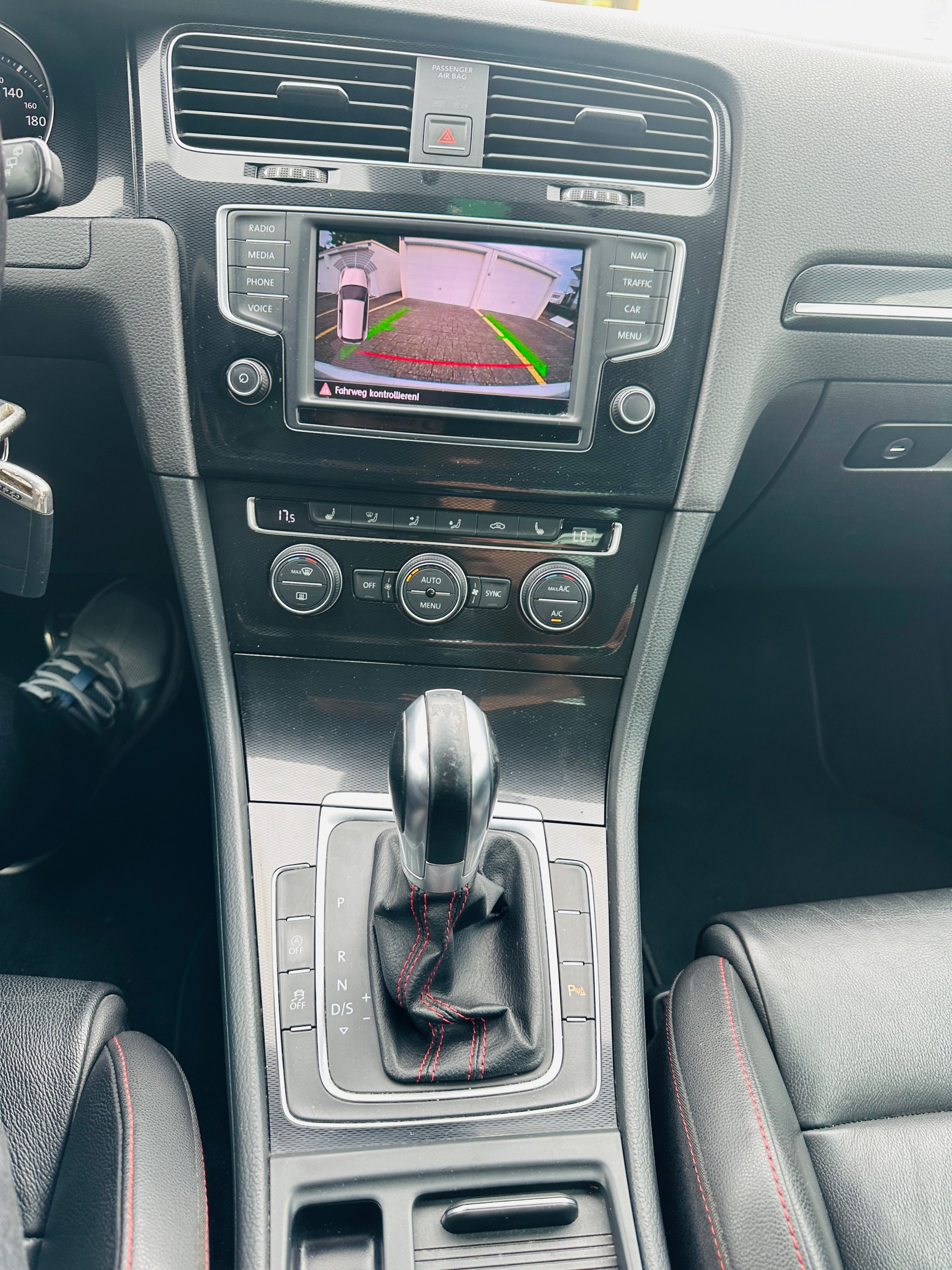 VW Golf 2.0 TSI GTI Performance DSG-image-10
