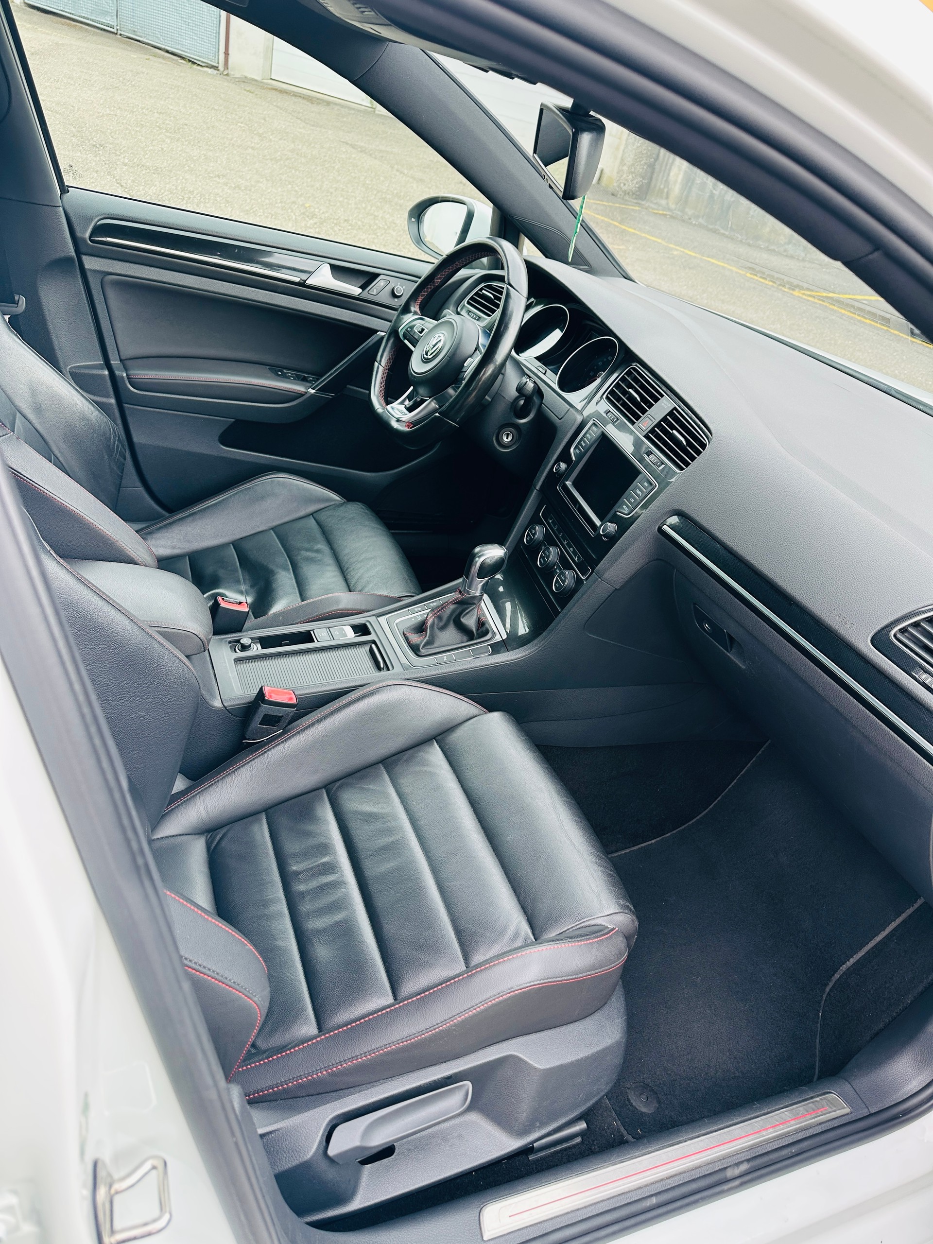 VW Golf 2.0 TSI GTI Performance DSG-image-13