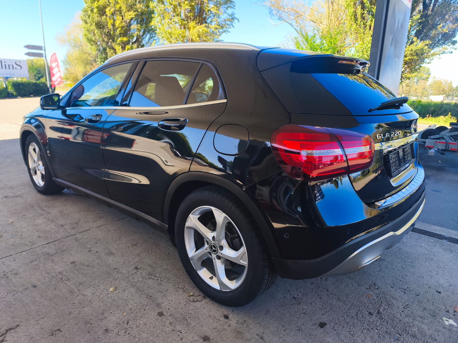 MERCEDES-BENZ GLA 220 AMG Line 4Matic 7G-DCT-showroom-element-1